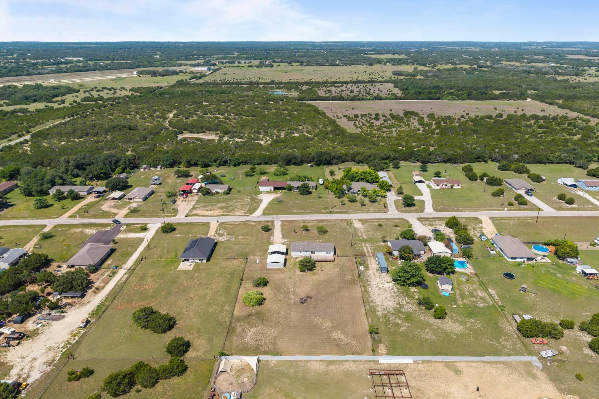 901 Thousand Oaks Trl, Liberty Hill, TX 78642