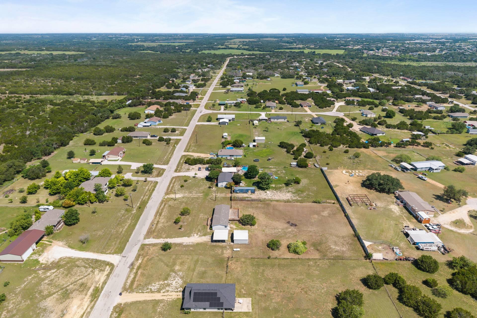 901 Thousand Oaks Trl, Liberty Hill, TX 78642