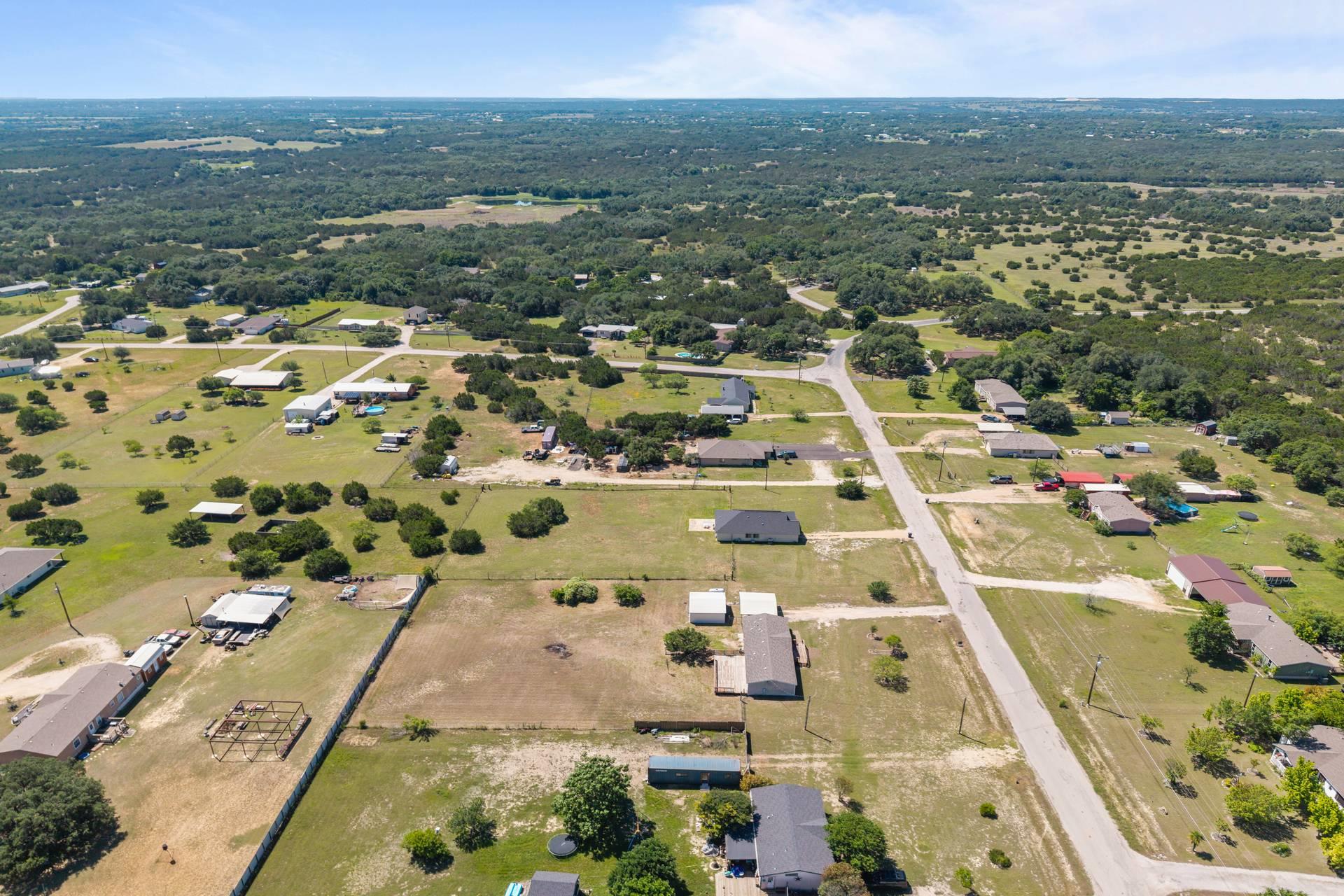 901 Thousand Oaks Trl, Liberty Hill, TX 78642