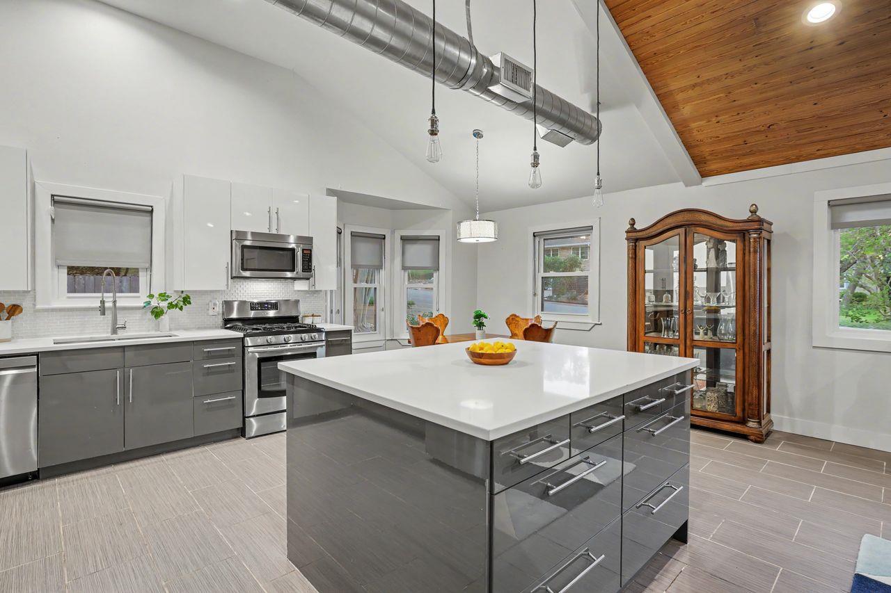 6903 Ardath St, Austin, TX 78757