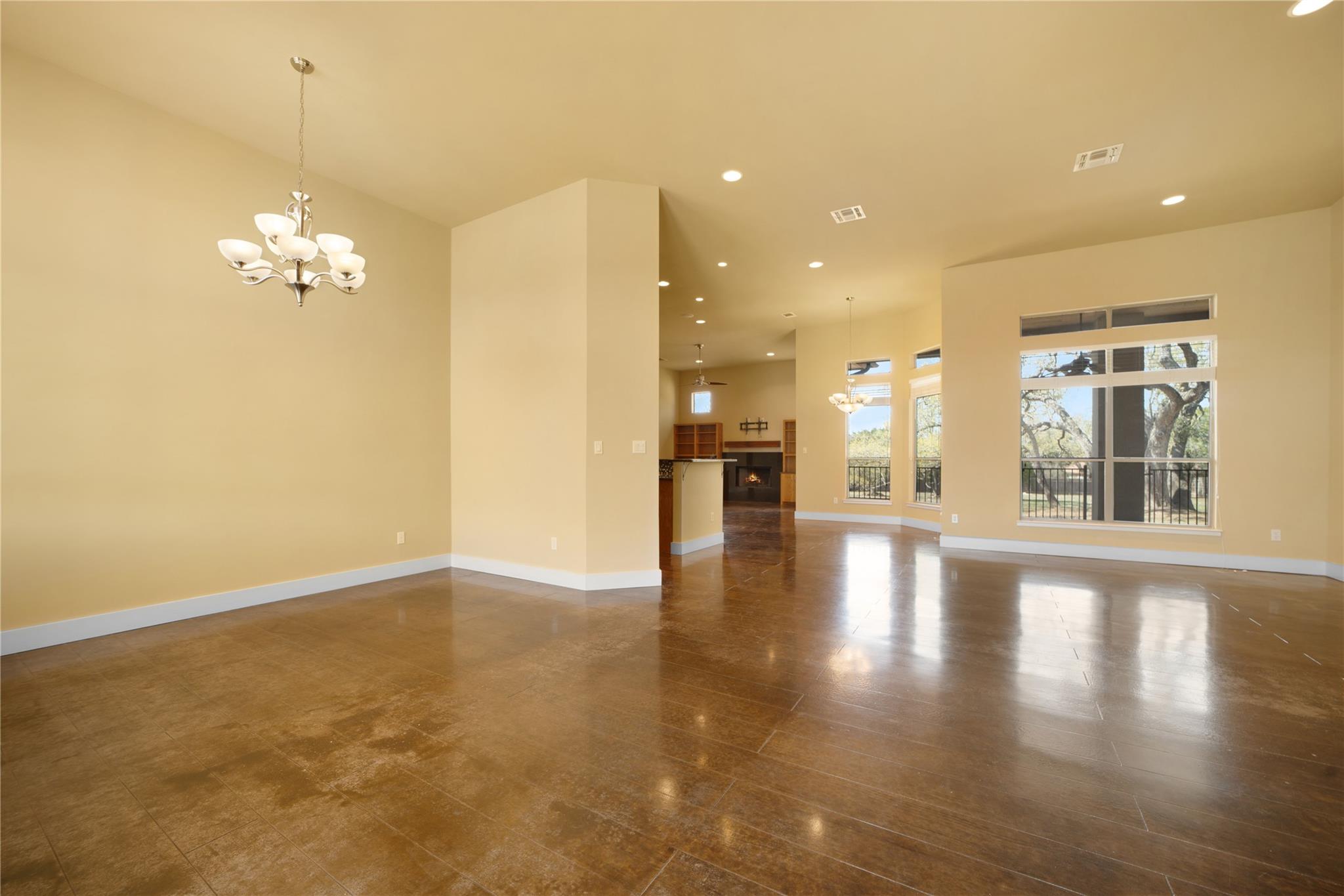 2450 Great Oaks Dr, San Marcos, TX 78666