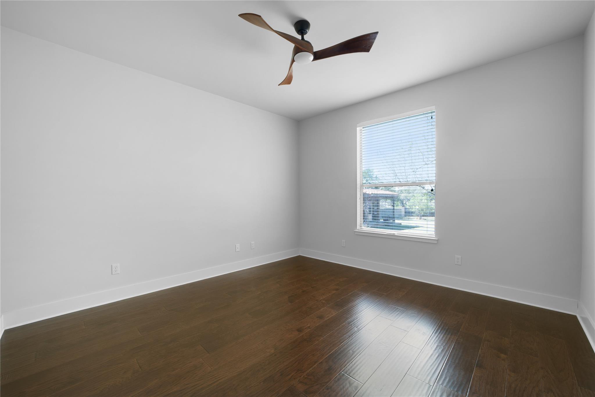 2450 Great Oaks Dr, San Marcos, TX 78666