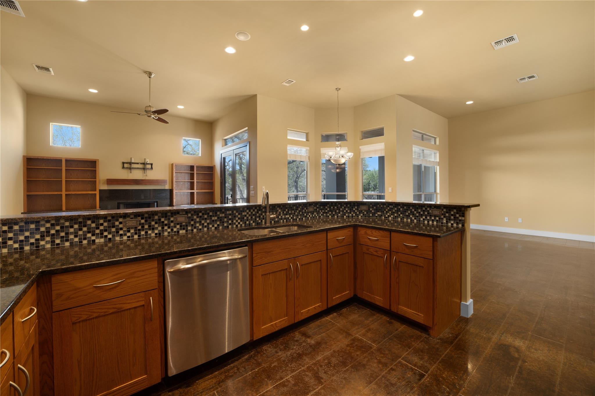 2450 Great Oaks Dr, San Marcos, TX 78666