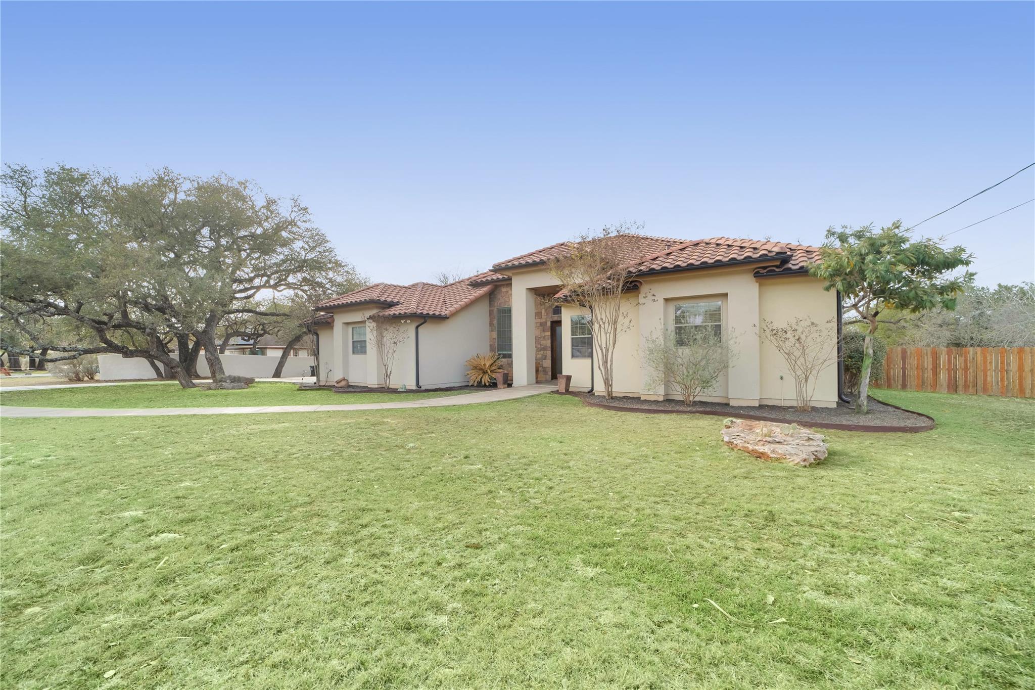 2450 Great Oaks Dr, San Marcos, TX 78666