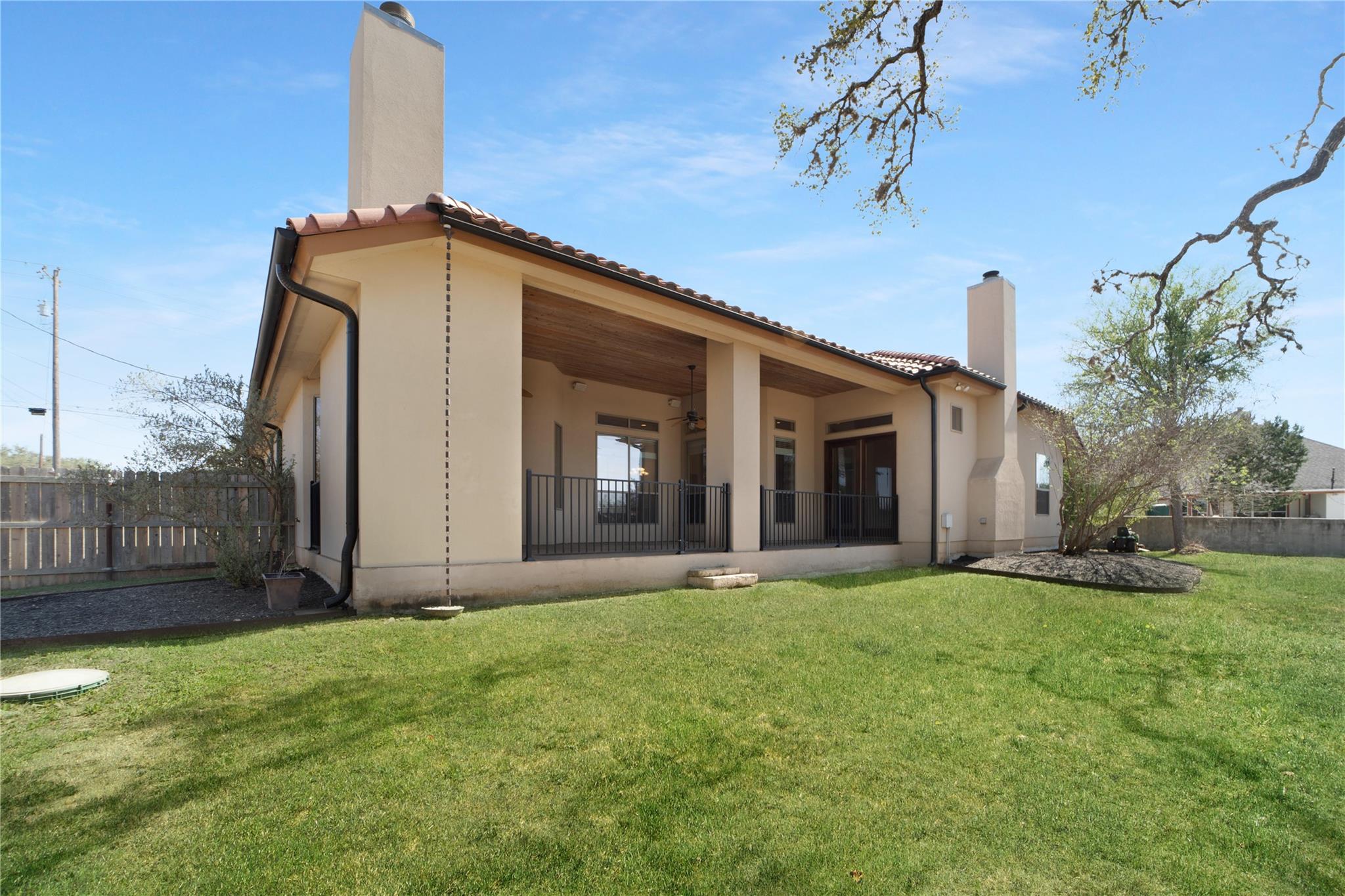 2450 Great Oaks Dr, San Marcos, TX 78666