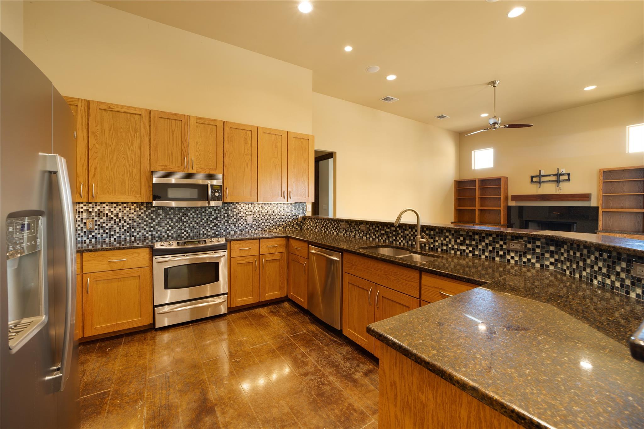 2450 Great Oaks Dr, San Marcos, TX 78666