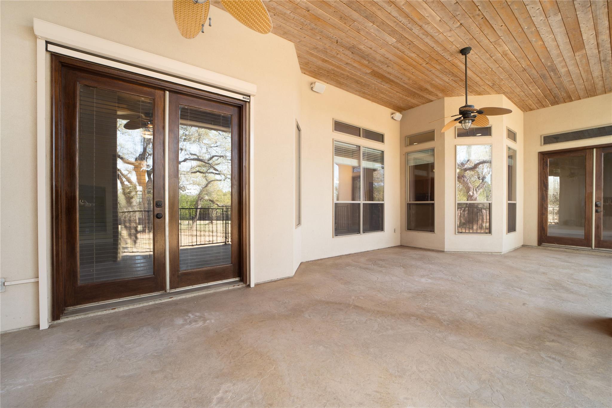 2450 Great Oaks Dr, San Marcos, TX 78666