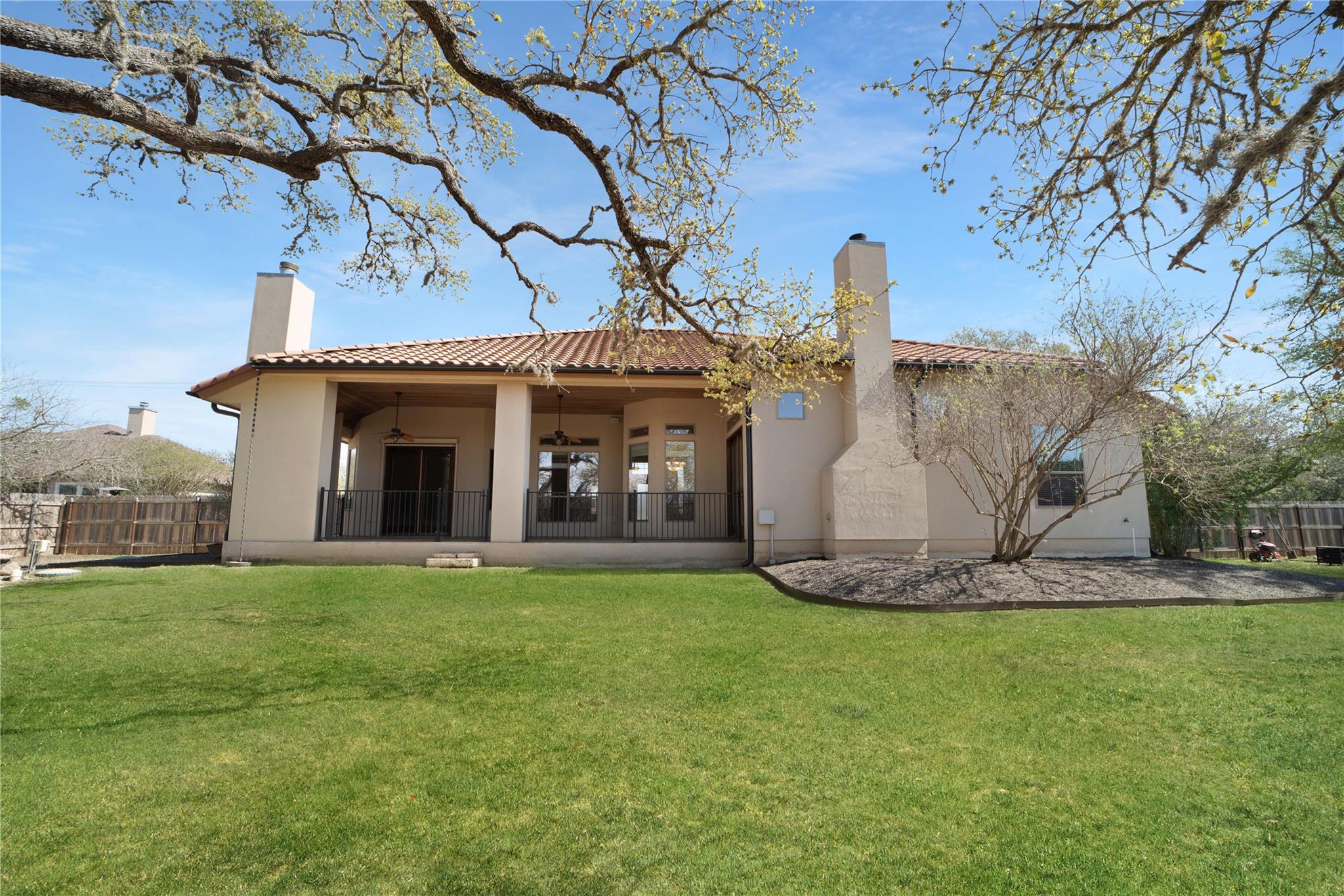 2450 Great Oaks Dr, San Marcos, TX 78666