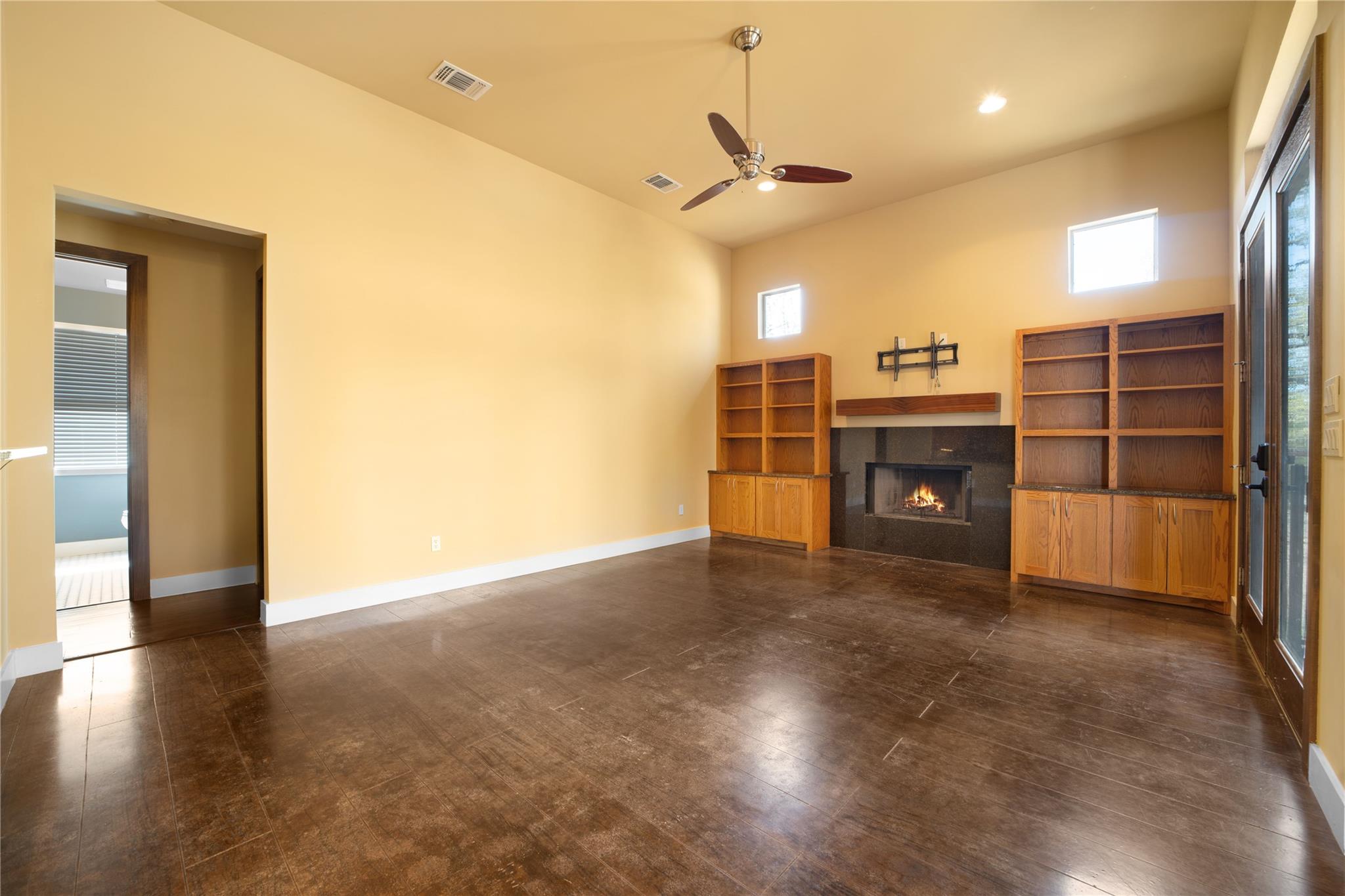 2450 Great Oaks Dr, San Marcos, TX 78666