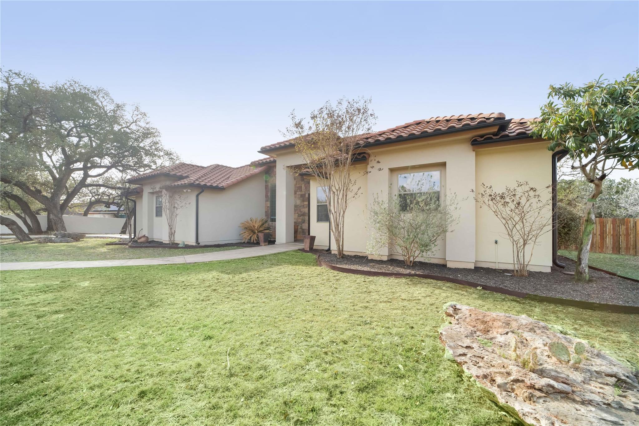 2450 Great Oaks Dr, San Marcos, TX 78666