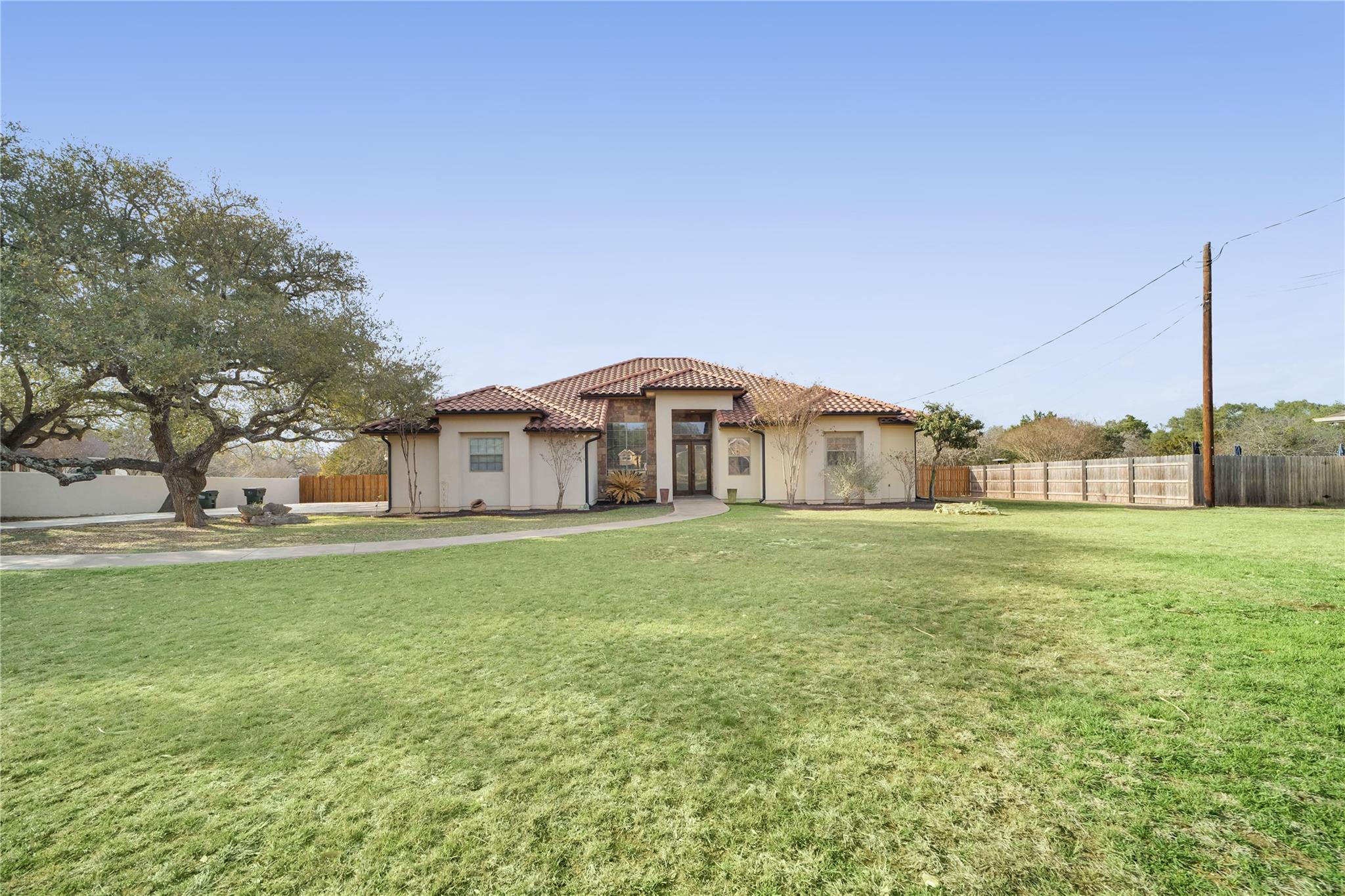 2450 Great Oaks Dr, San Marcos, TX 78666