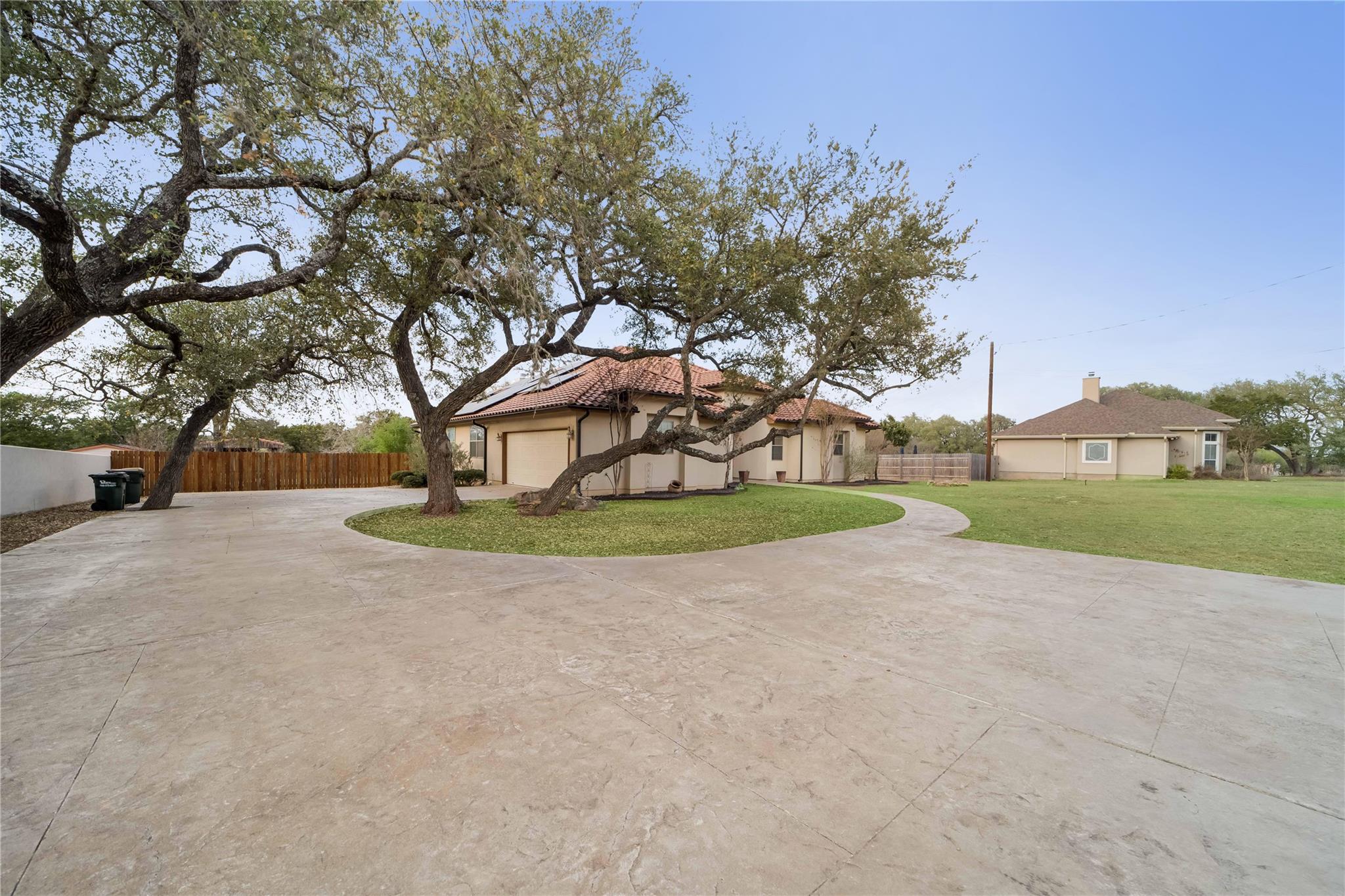 2450 Great Oaks Dr, San Marcos, TX 78666