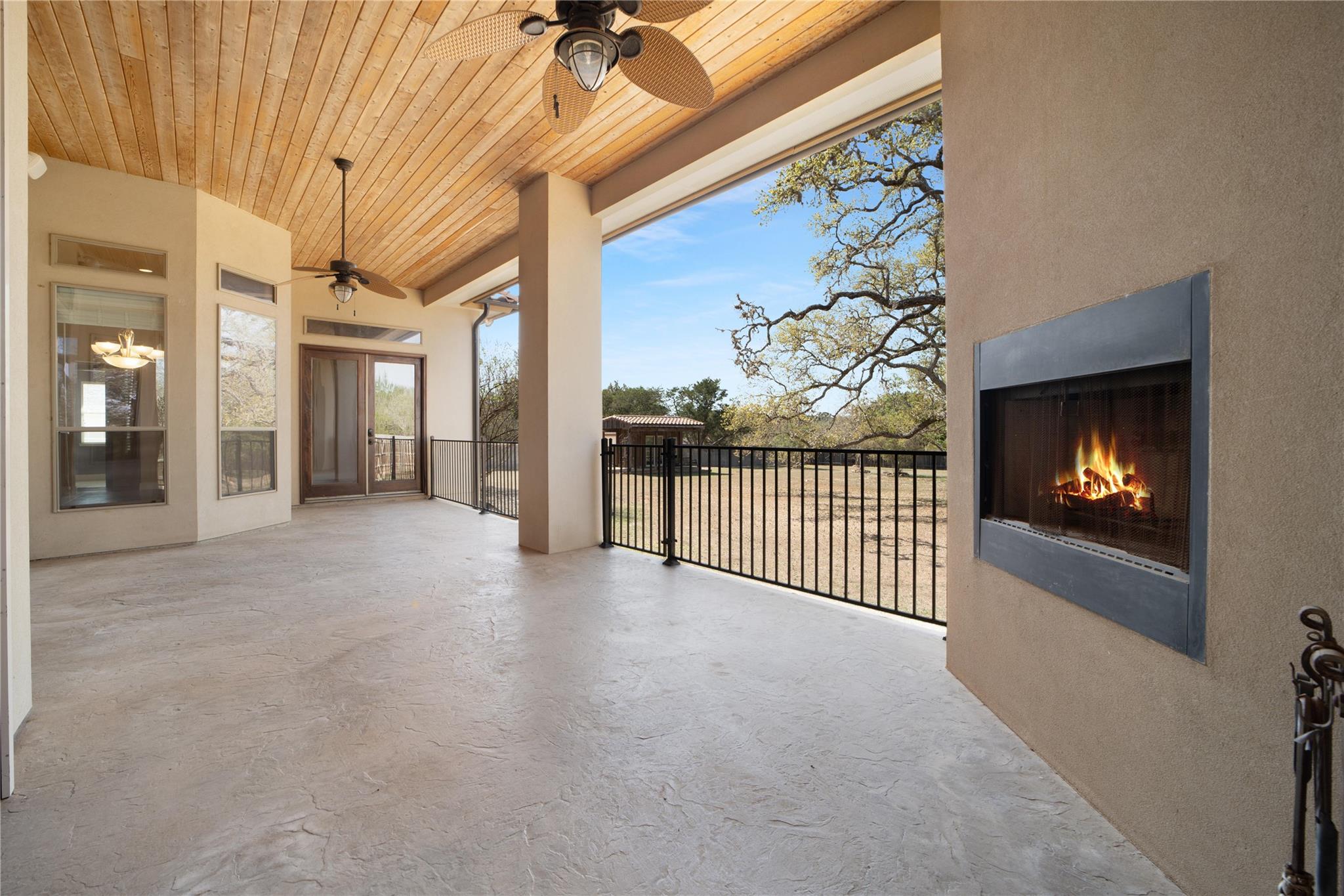 2450 Great Oaks Dr, San Marcos, TX 78666