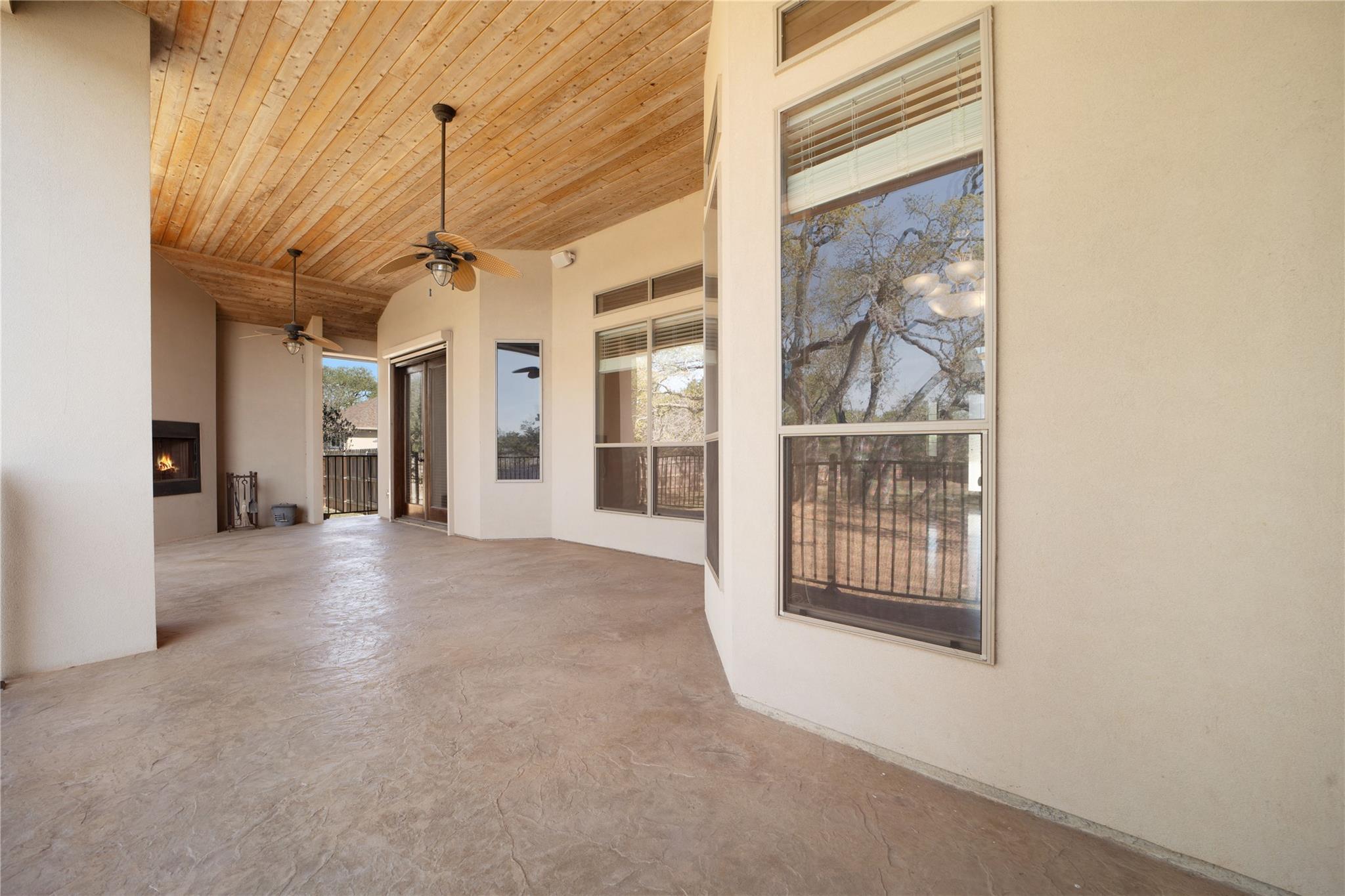 2450 Great Oaks Dr, San Marcos, TX 78666