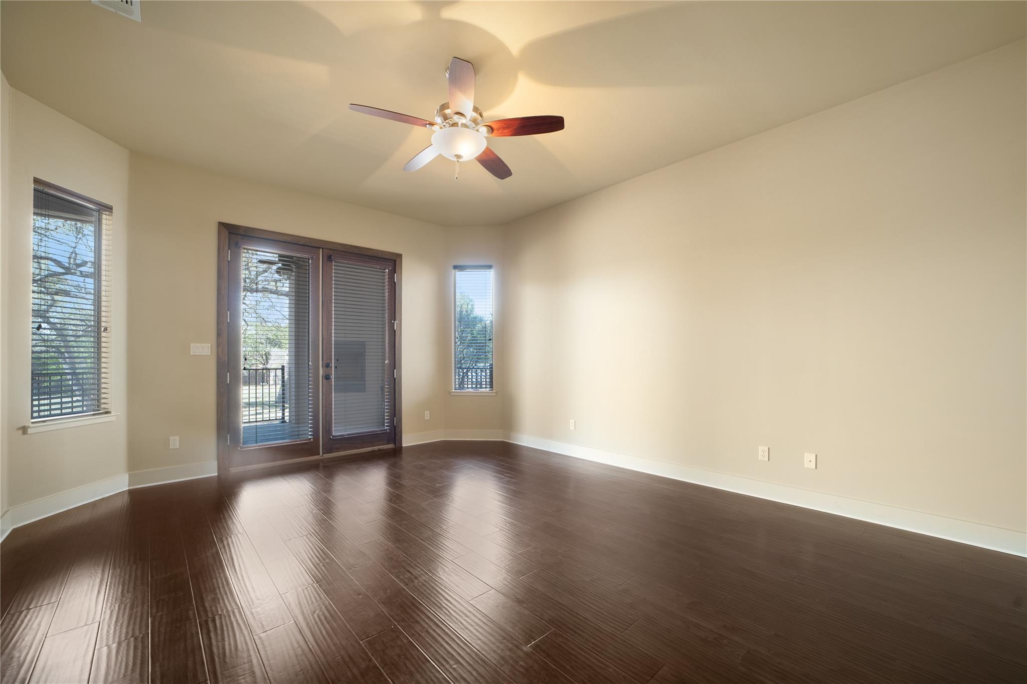 2450 Great Oaks Dr, San Marcos, TX 78666