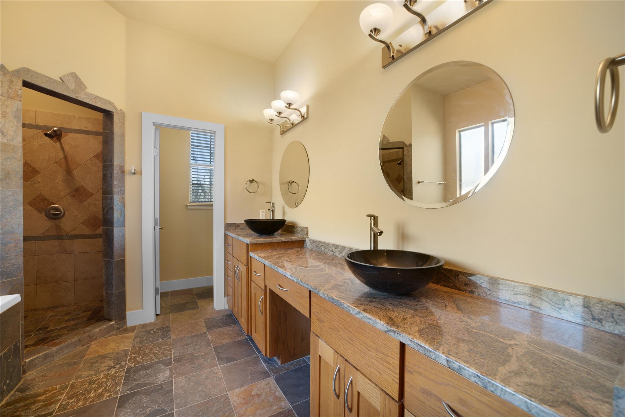 2450 Great Oaks Dr, San Marcos, TX 78666