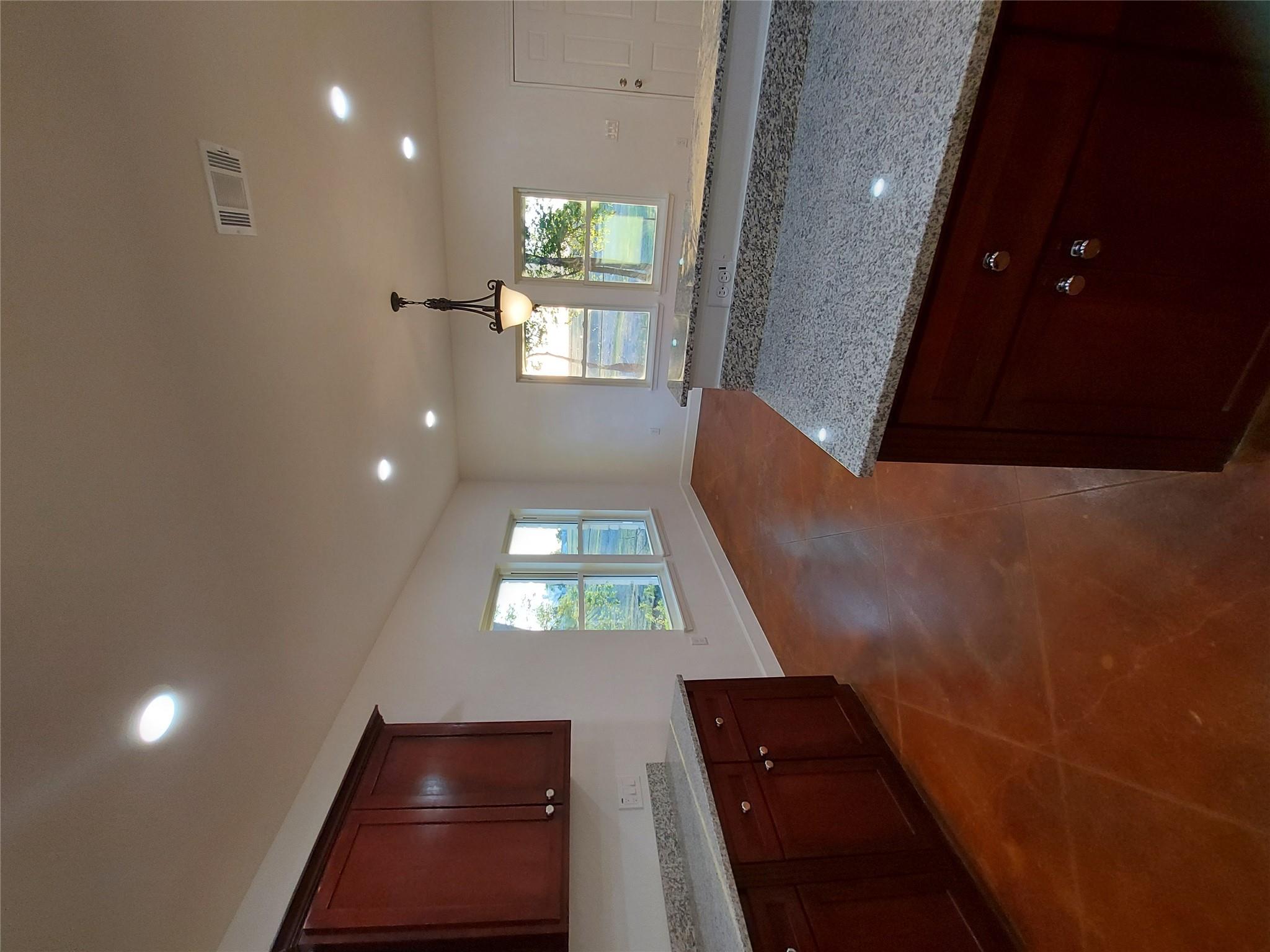 121 Spanish Oak Trl, Cameron, TX 76520