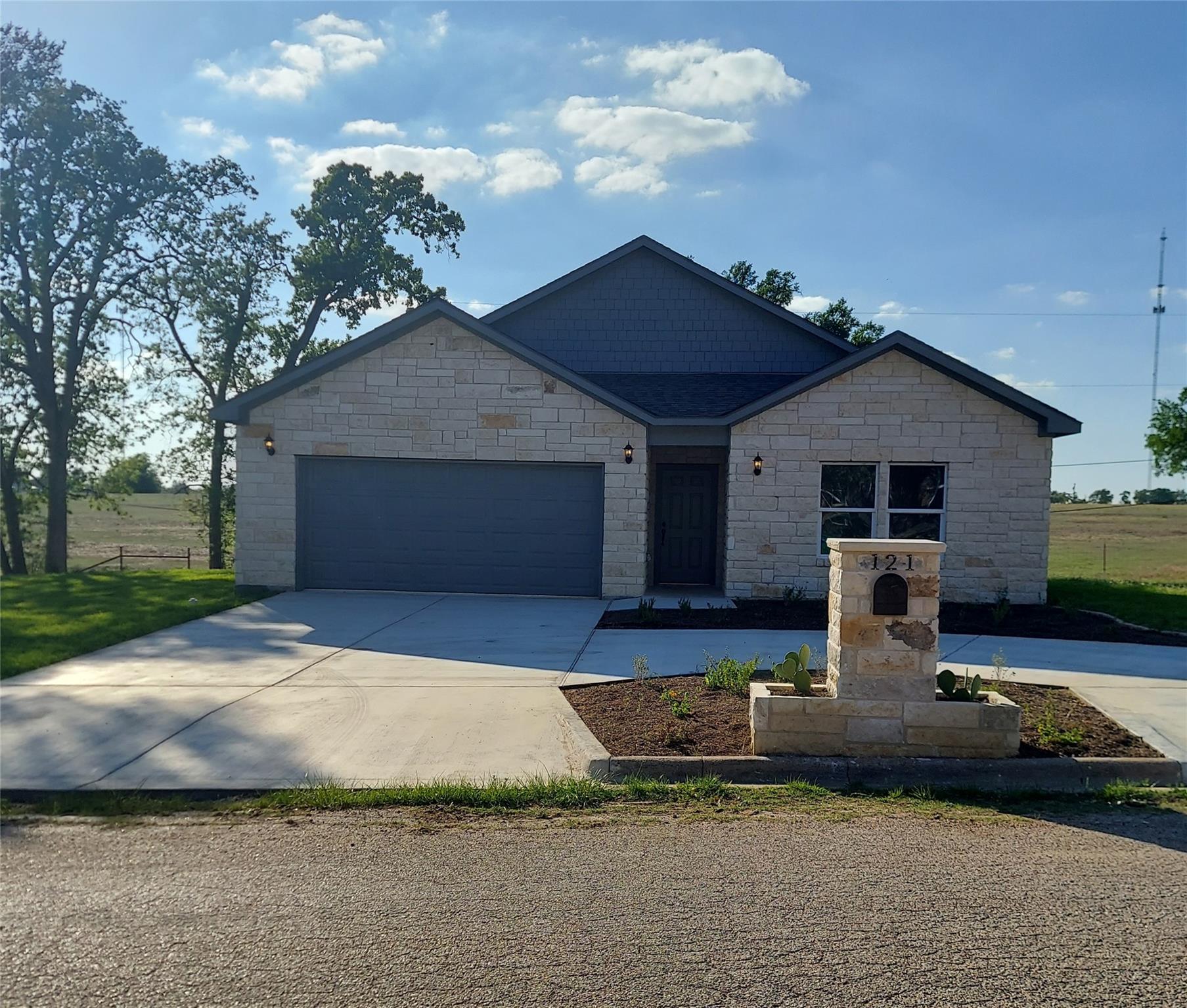 121 Spanish Oak Trl, Cameron, TX 76520