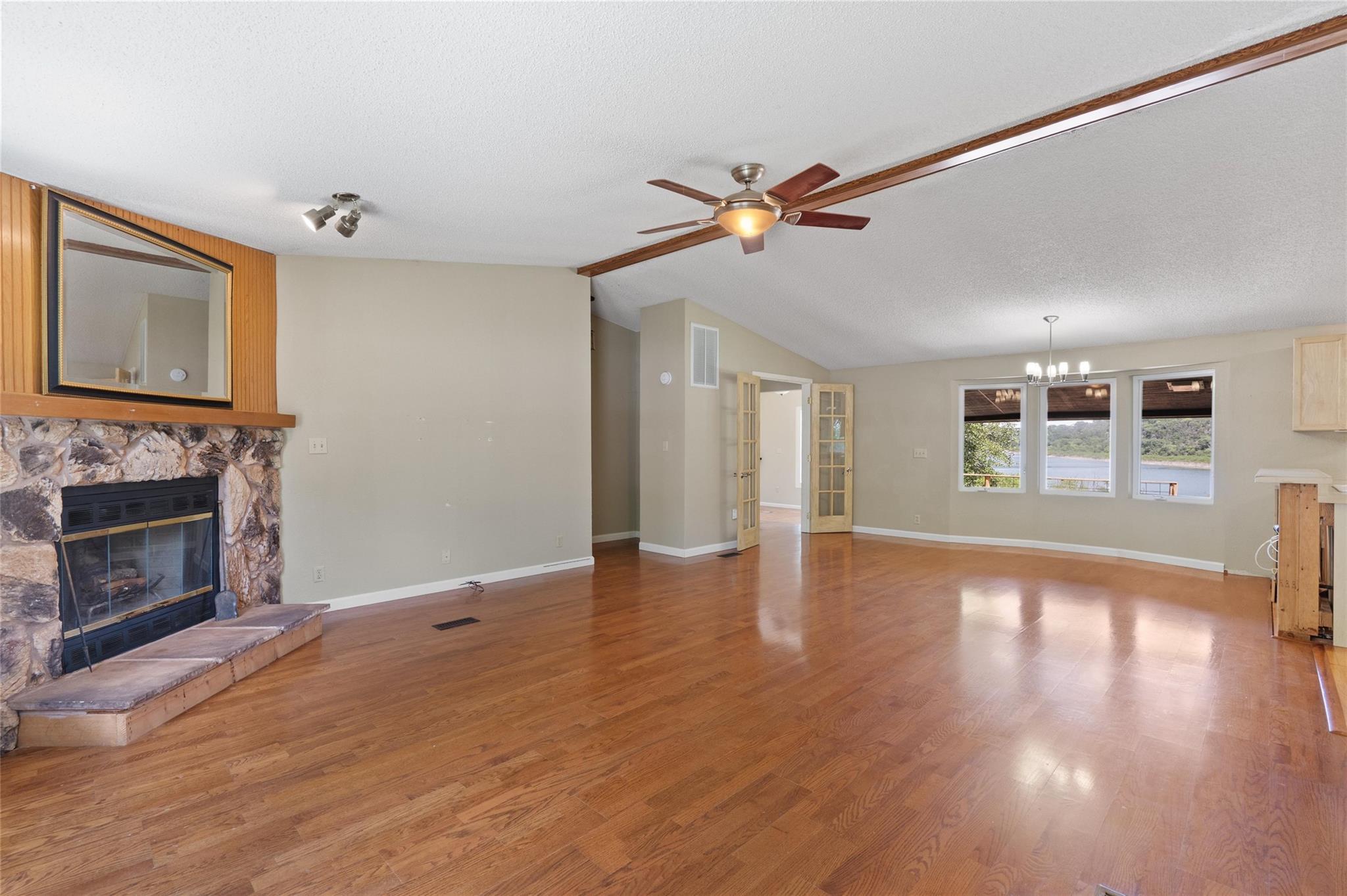 117 Lake View Dr, Spicewood, TX 78669