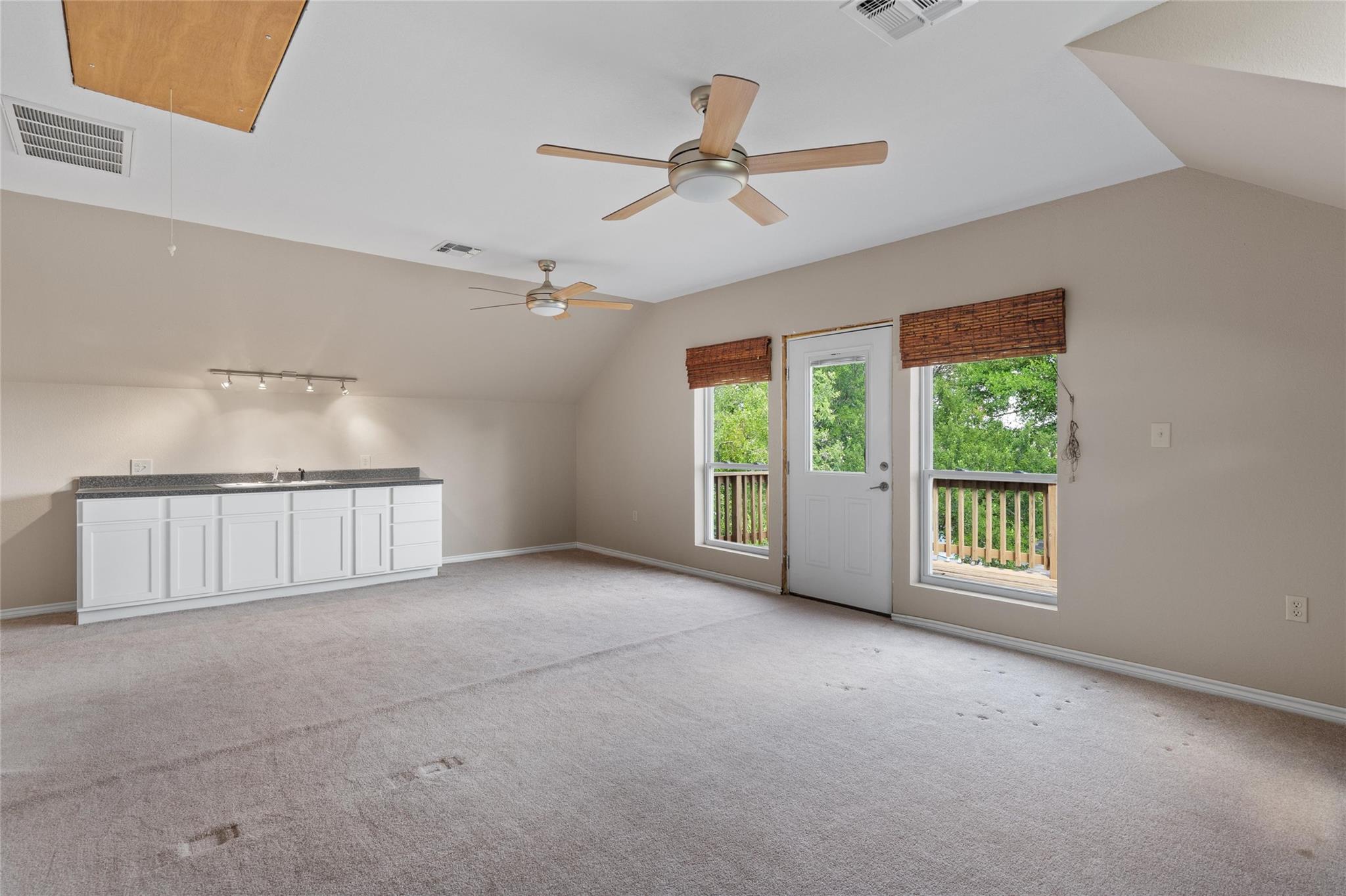 117 Lake View Dr, Spicewood, TX 78669