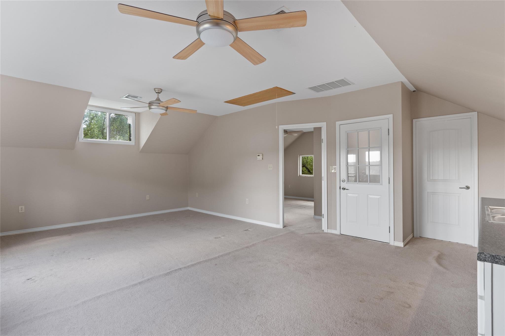 117 Lake View Dr, Spicewood, TX 78669