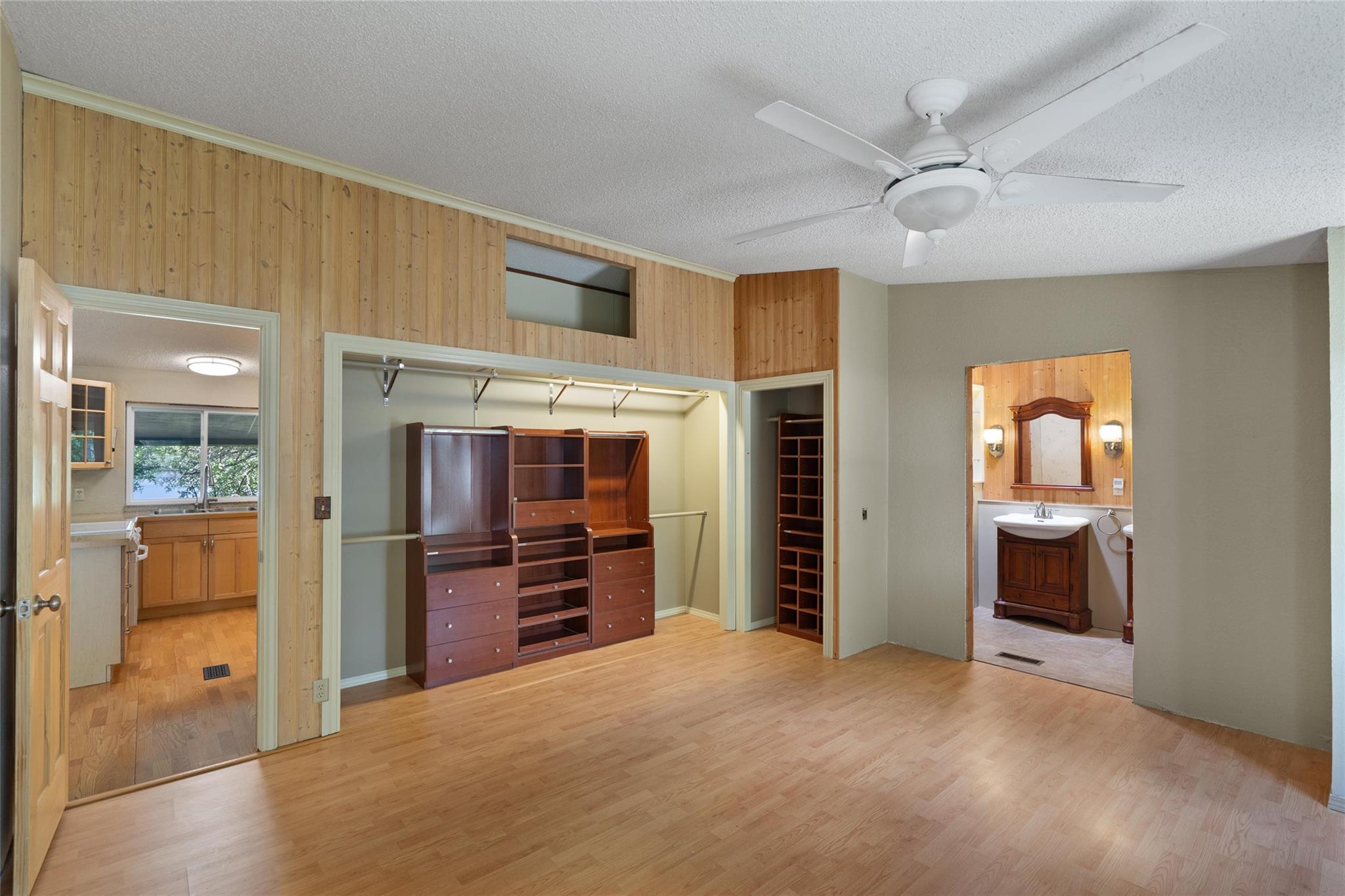 117 Lake View Dr, Spicewood, TX 78669