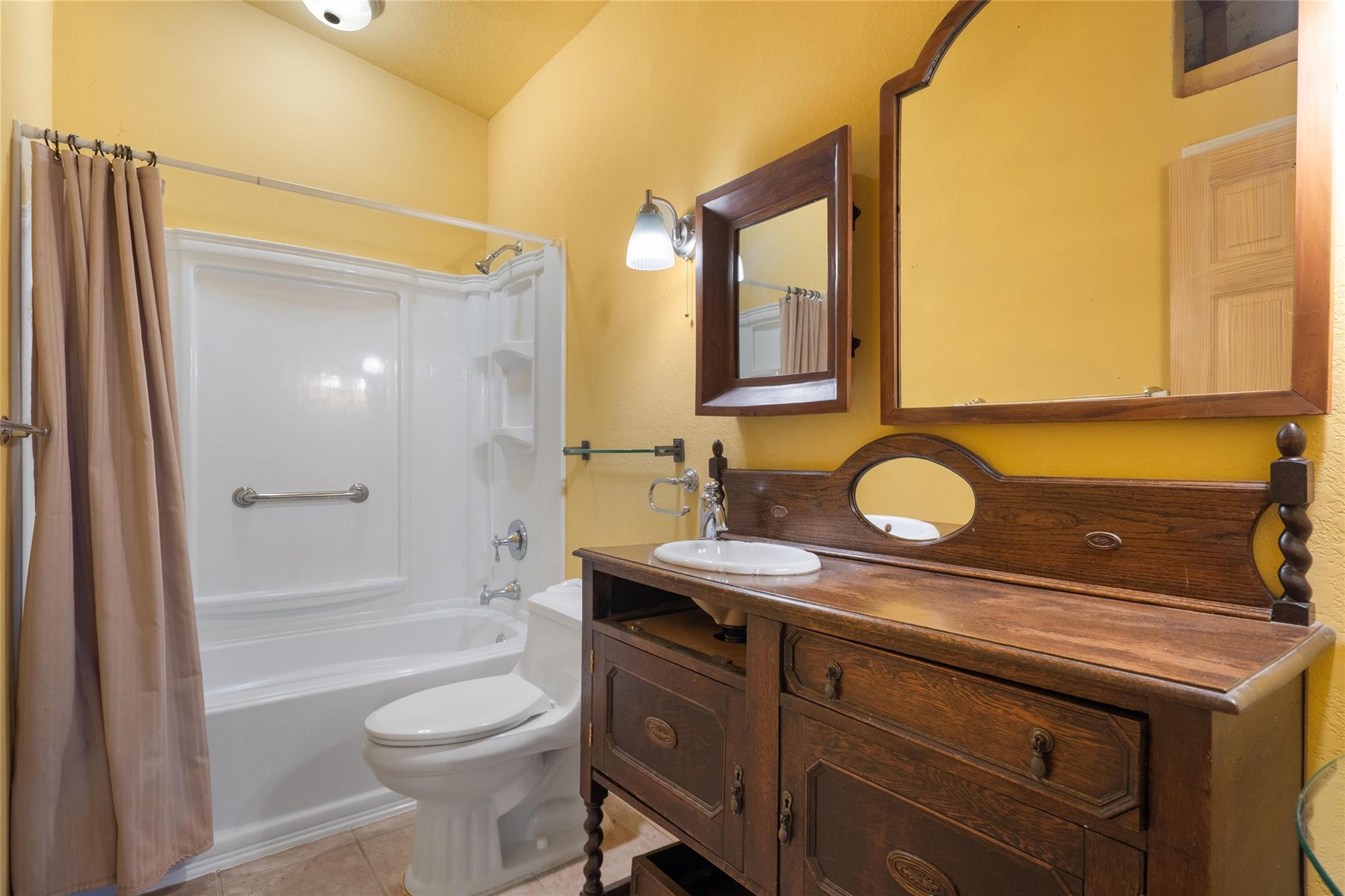 117 Lake View Dr, Spicewood, TX 78669