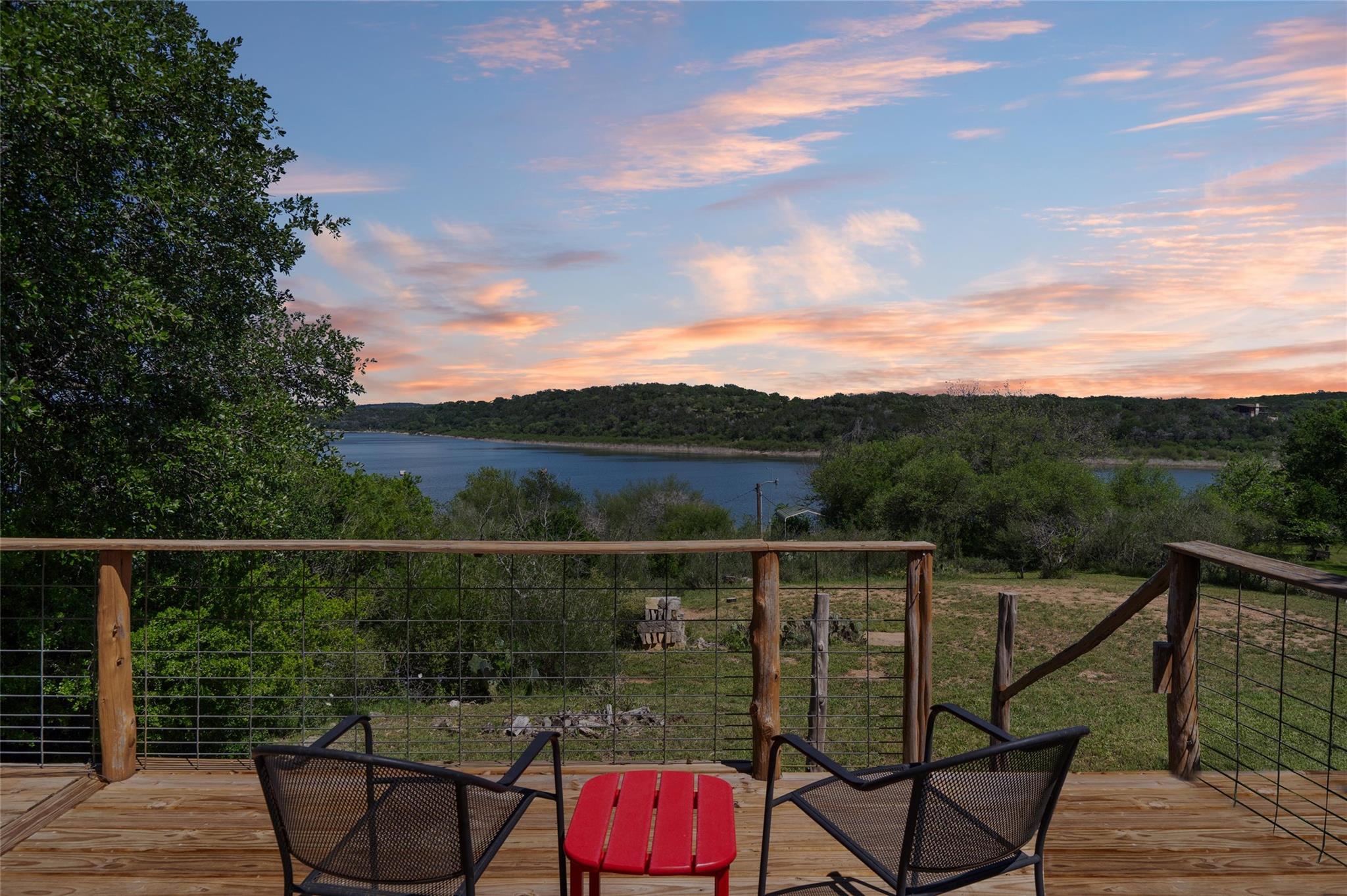 117 Lake View Dr, Spicewood, TX 78669