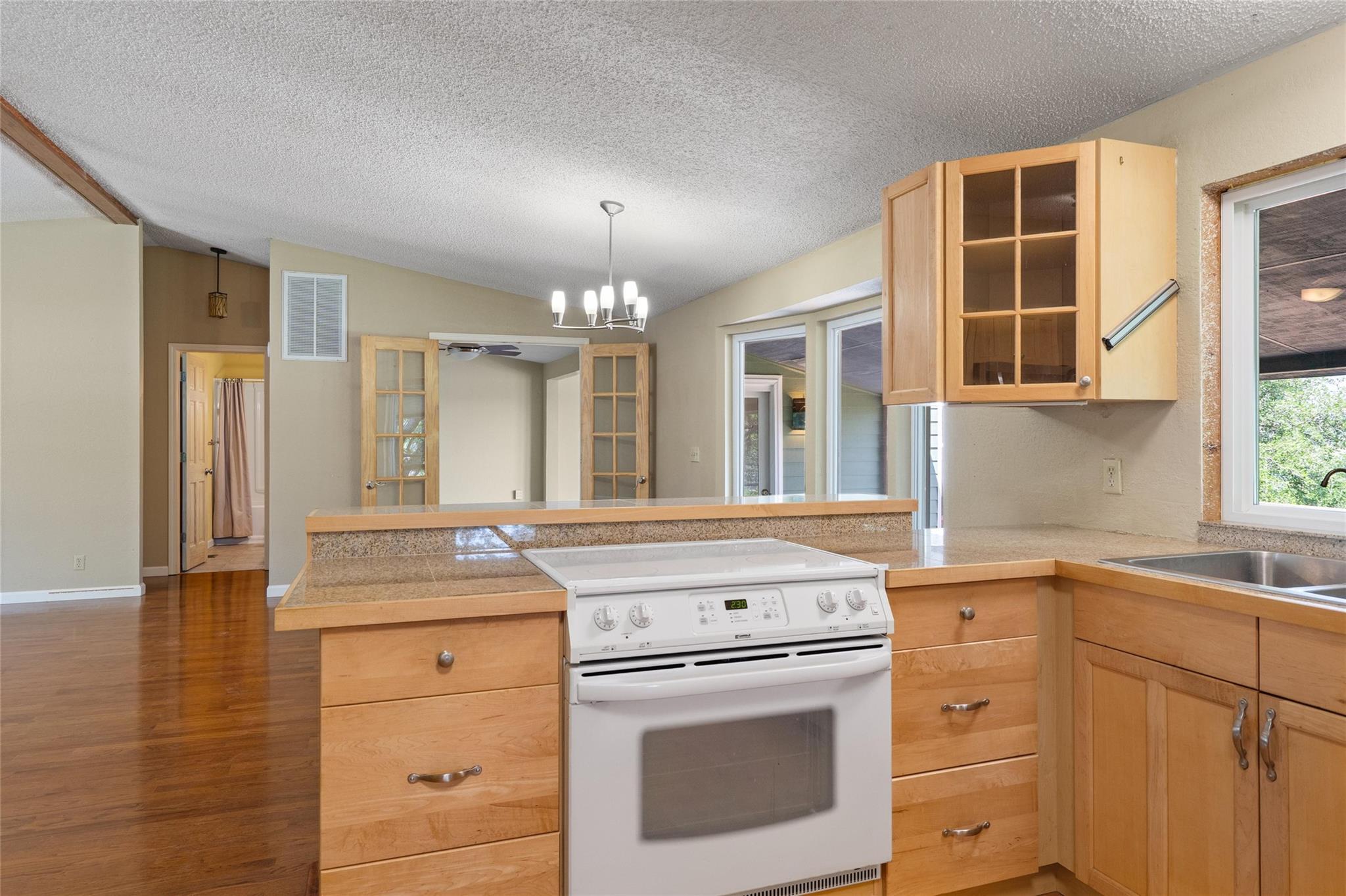 117 Lake View Dr, Spicewood, TX 78669