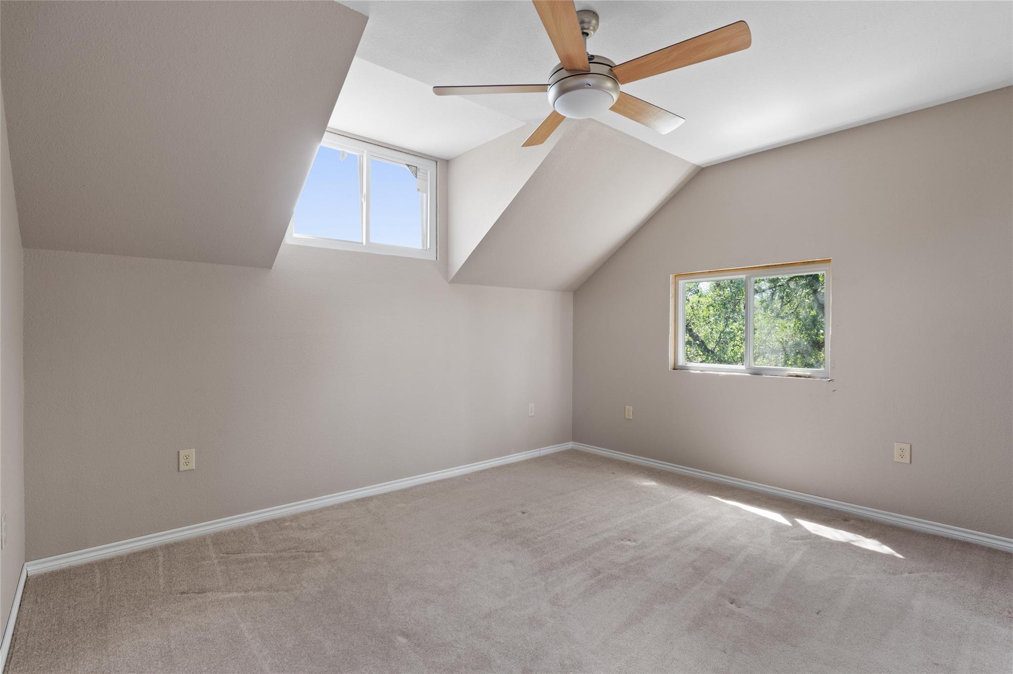 117 Lake View Dr, Spicewood, TX 78669