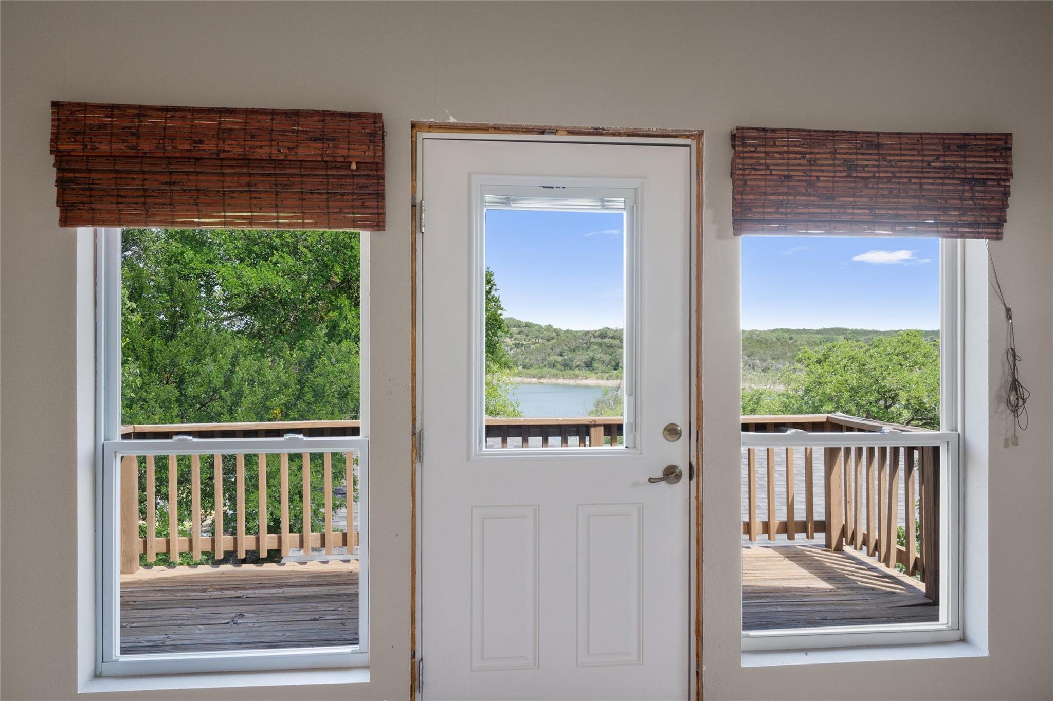 117 Lake View Dr, Spicewood, TX 78669