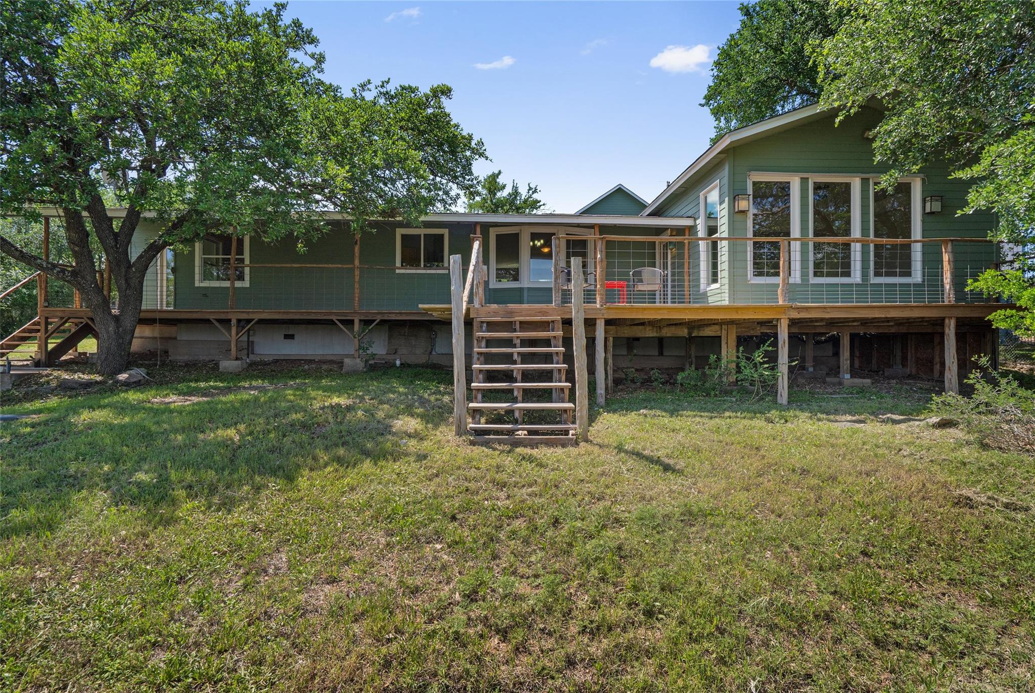117 Lake View Dr, Spicewood, TX 78669