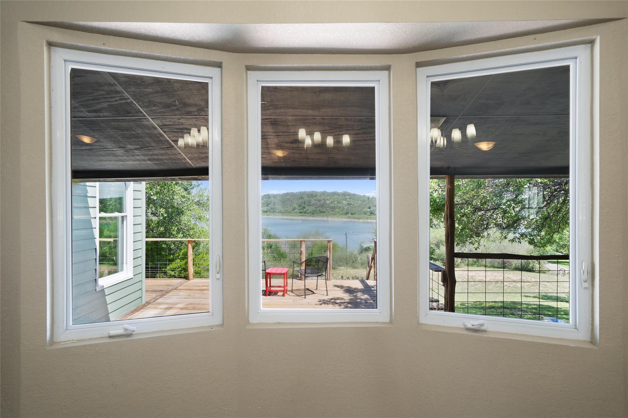 117 Lake View Dr, Spicewood, TX 78669