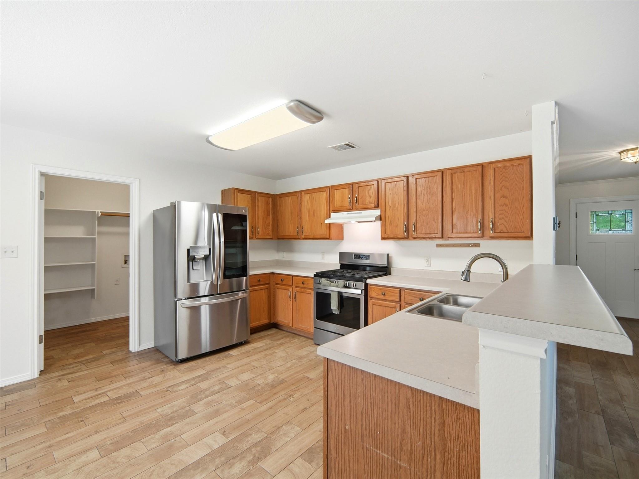 617 Riverway Ln, Leander, TX 78641