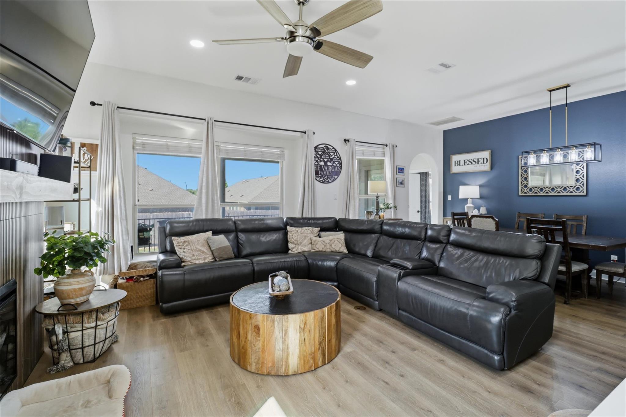 305 Lightcliff St, Hutto, TX 78634