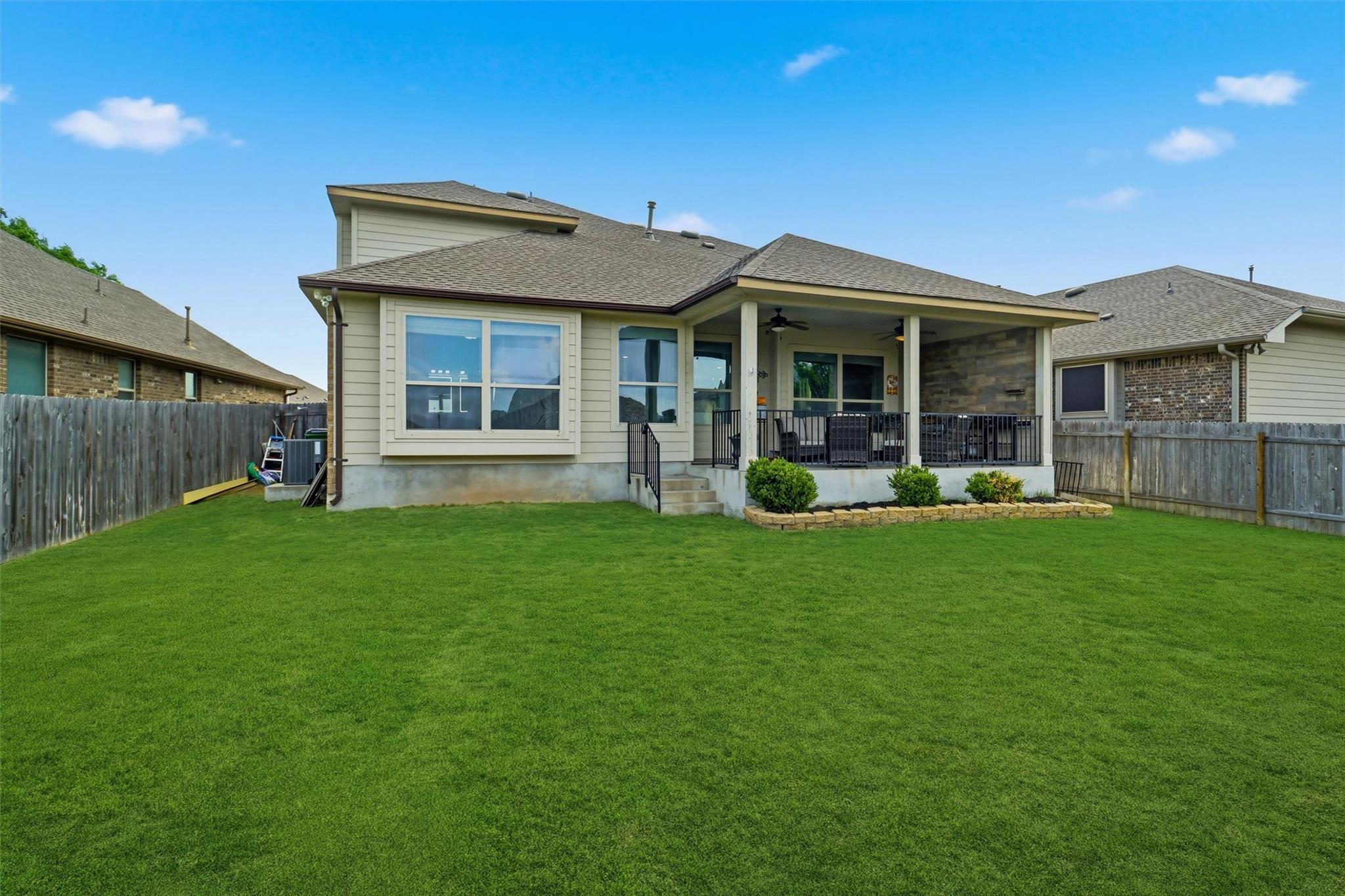 305 Lightcliff St, Hutto, TX 78634