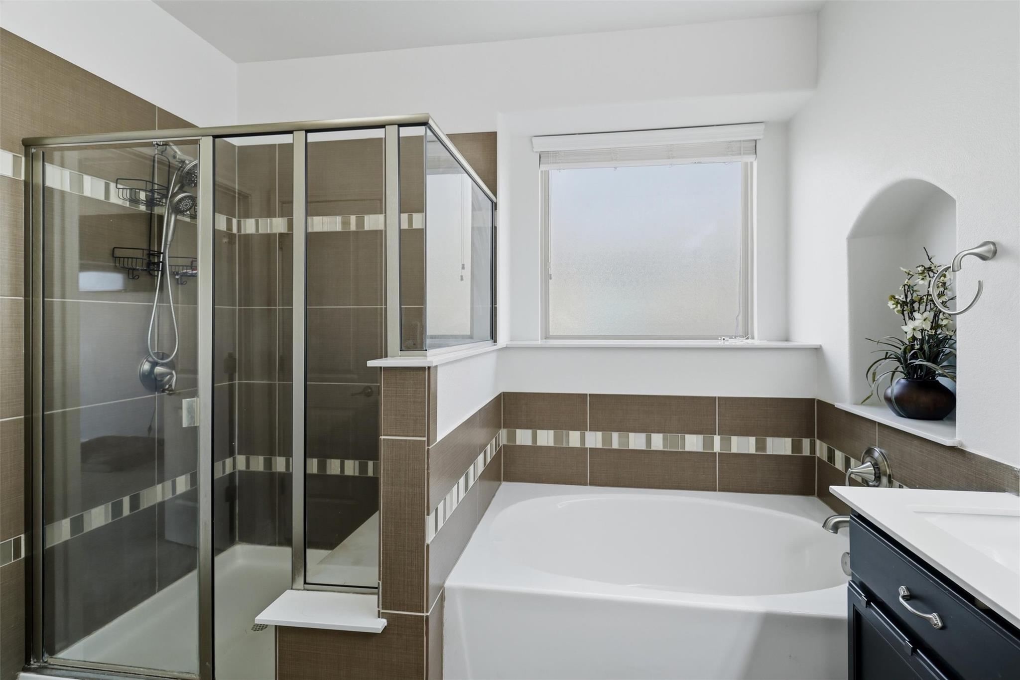 305 Lightcliff St, Hutto, TX 78634