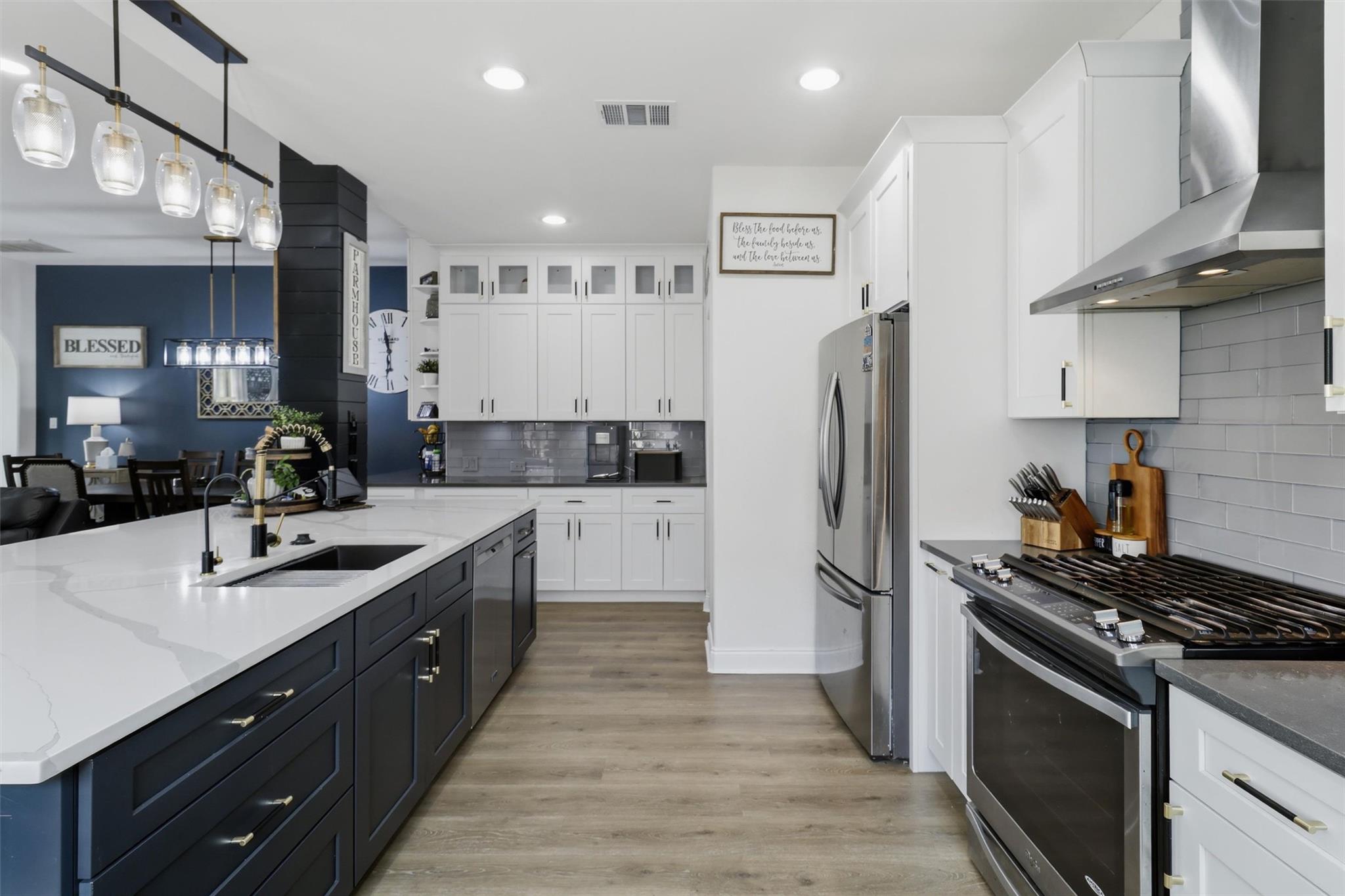 305 Lightcliff St, Hutto, TX 78634