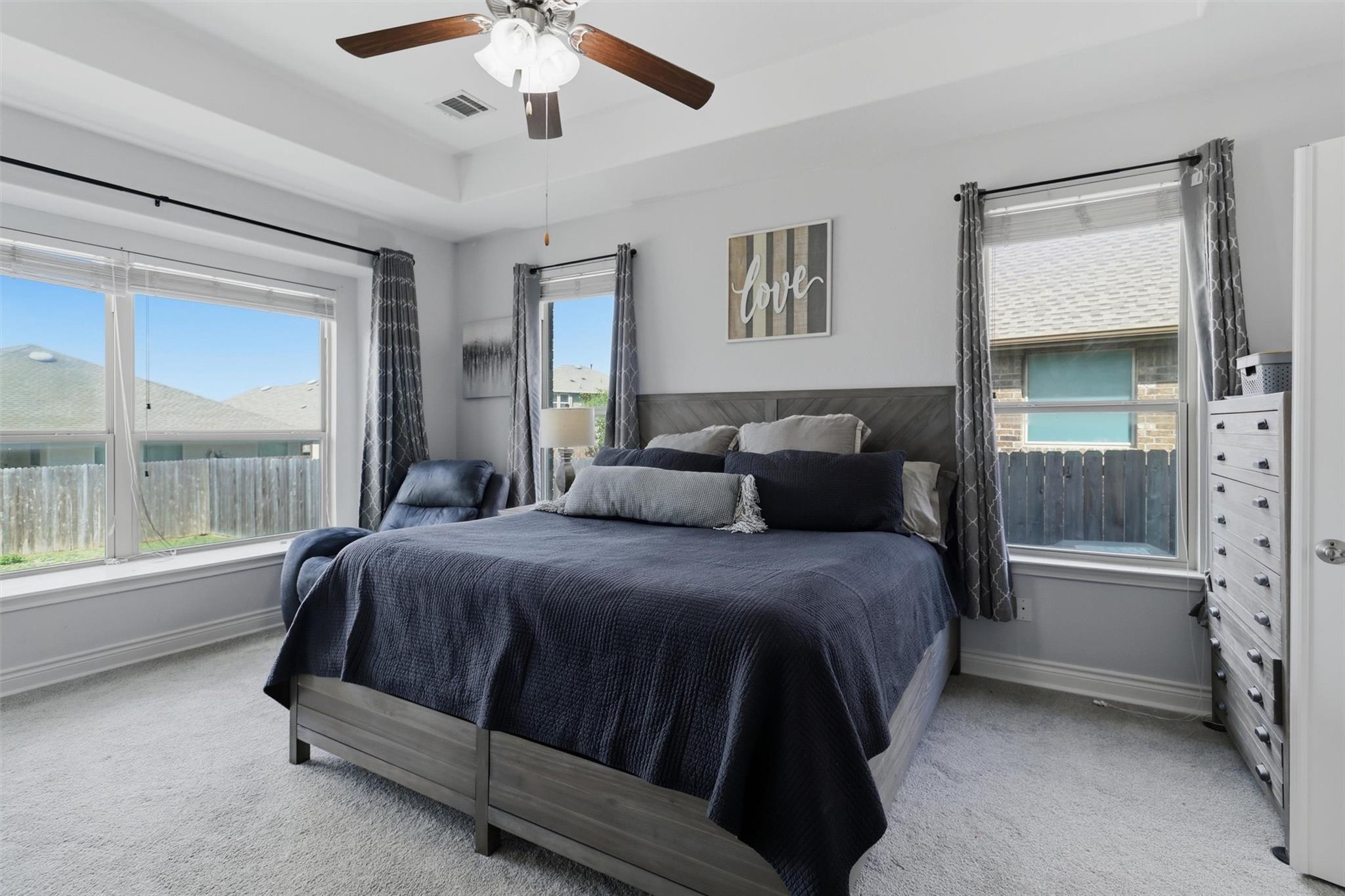 305 Lightcliff St, Hutto, TX 78634