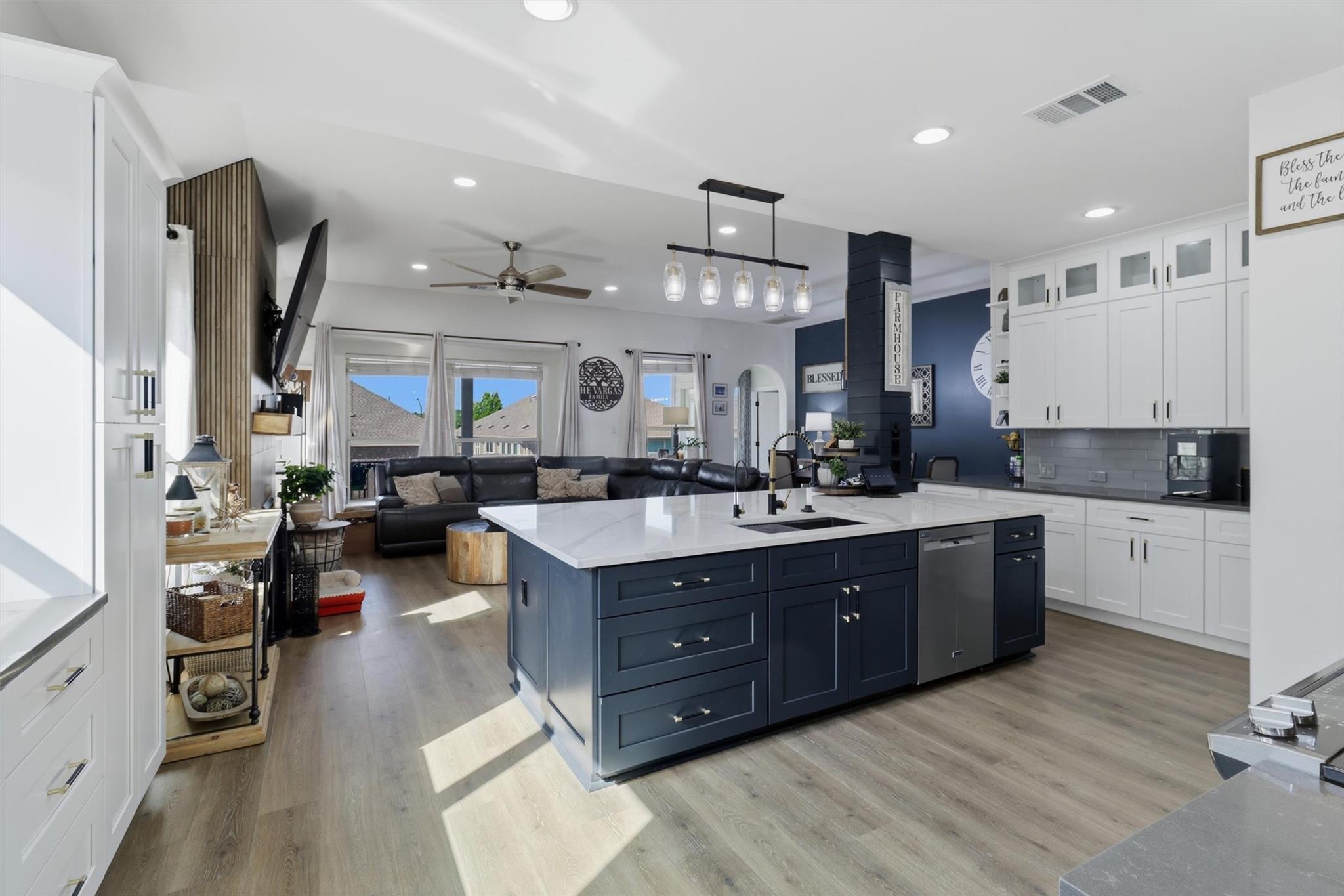 305 Lightcliff St, Hutto, TX 78634