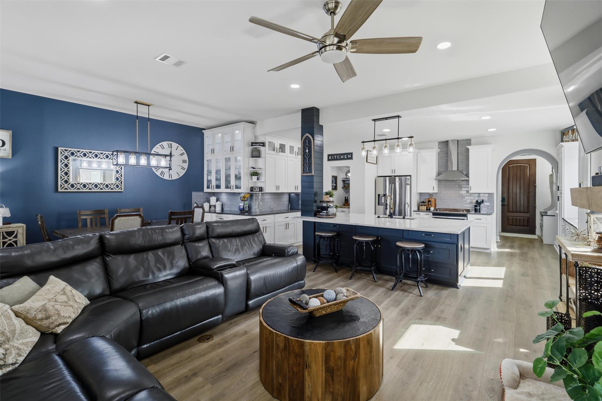 305 Lightcliff St, Hutto, TX 78634