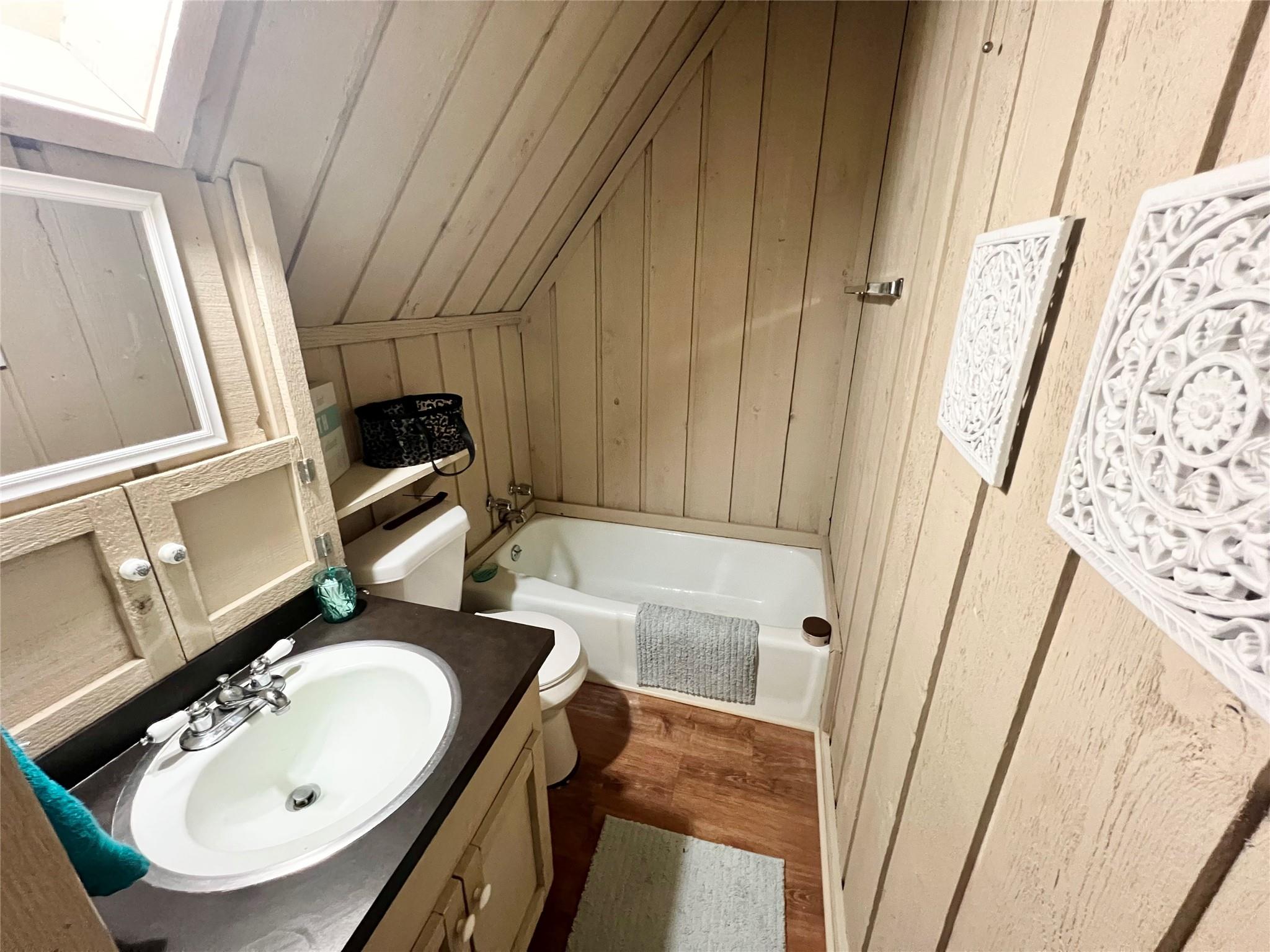 128 TOPSPIN Cir, Spicewood, TX 78669