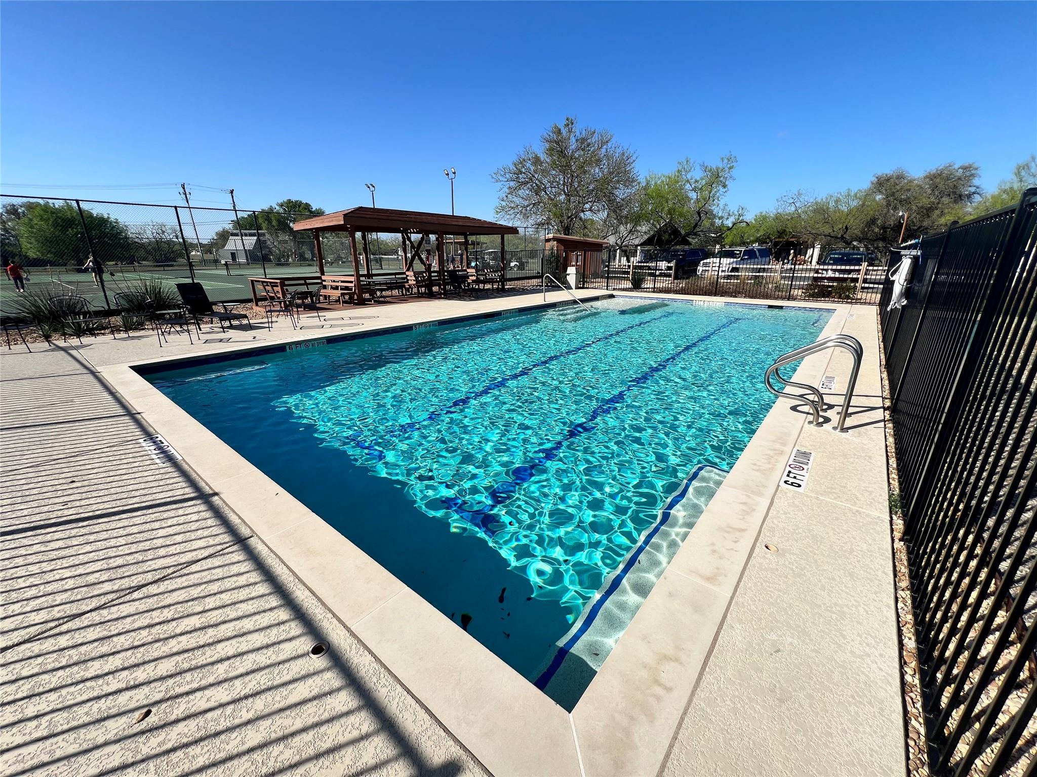 128 TOPSPIN Cir, Spicewood, TX 78669