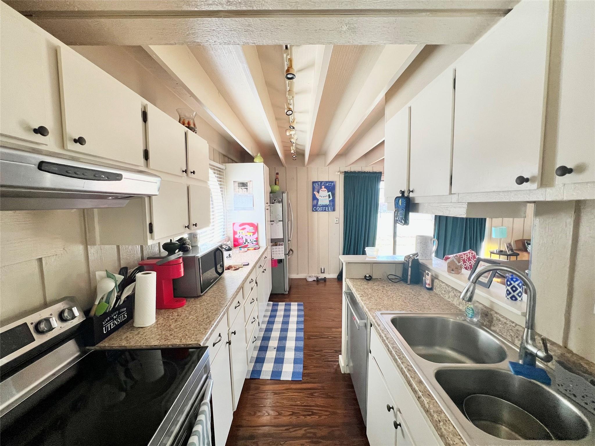 128 TOPSPIN Cir, Spicewood, TX 78669