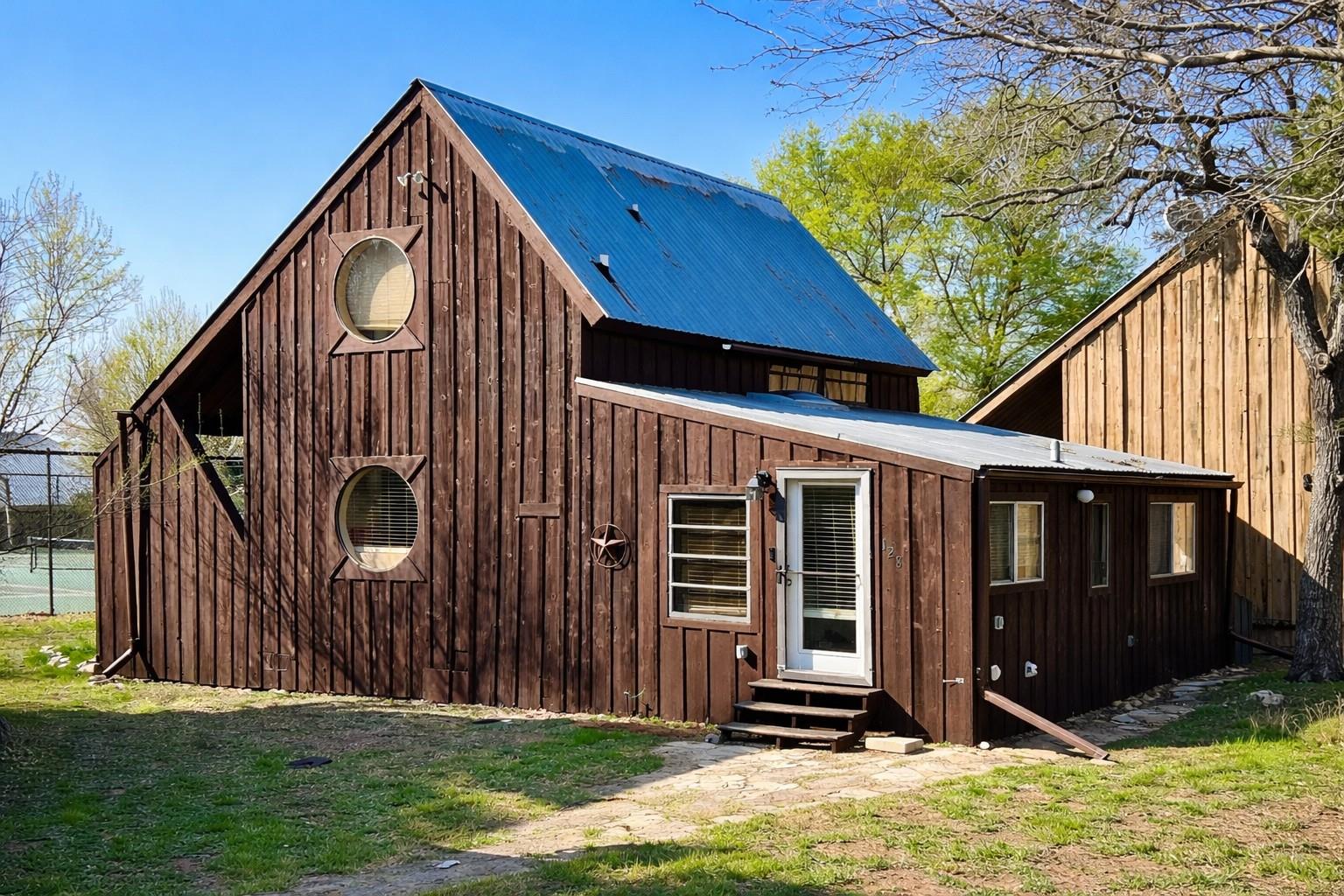 128 TOPSPIN Cir, Spicewood, TX 78669