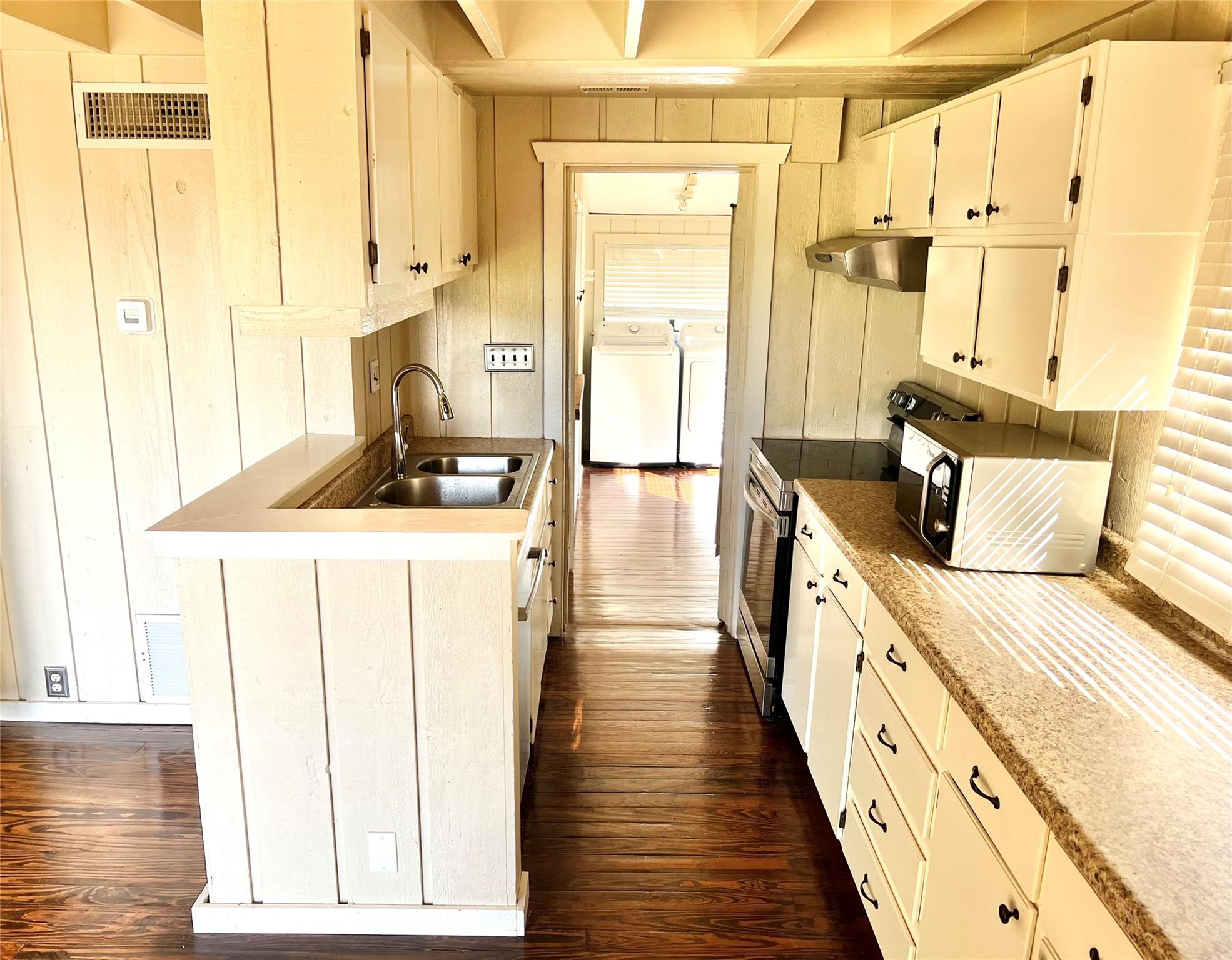 128 TOPSPIN Cir, Spicewood, TX 78669