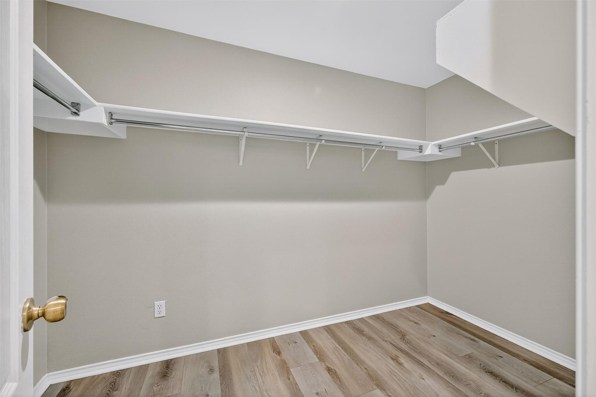 242 Wildwood Dr, Georgetown, TX 78633