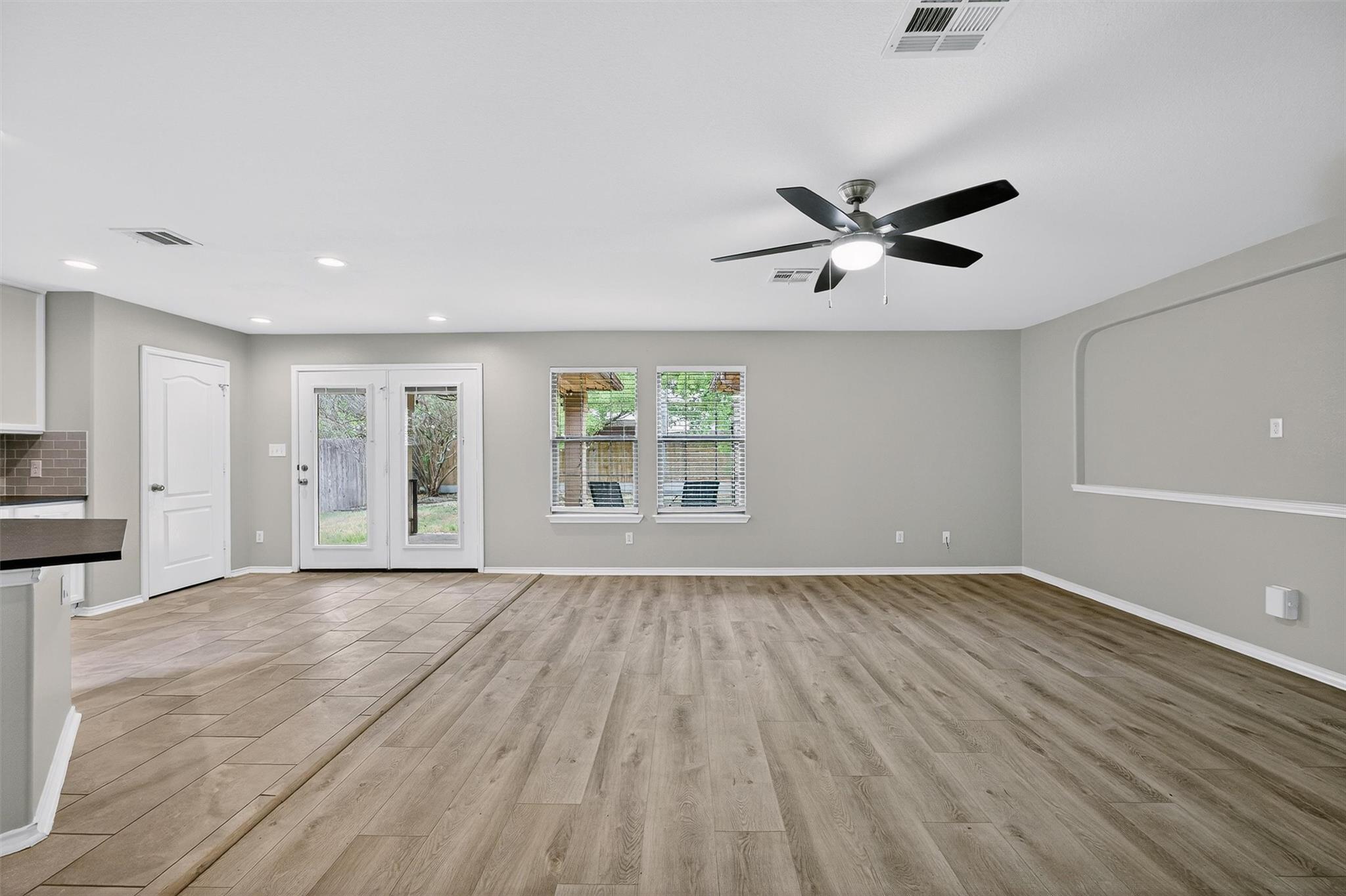 242 Wildwood Dr, Georgetown, TX 78633