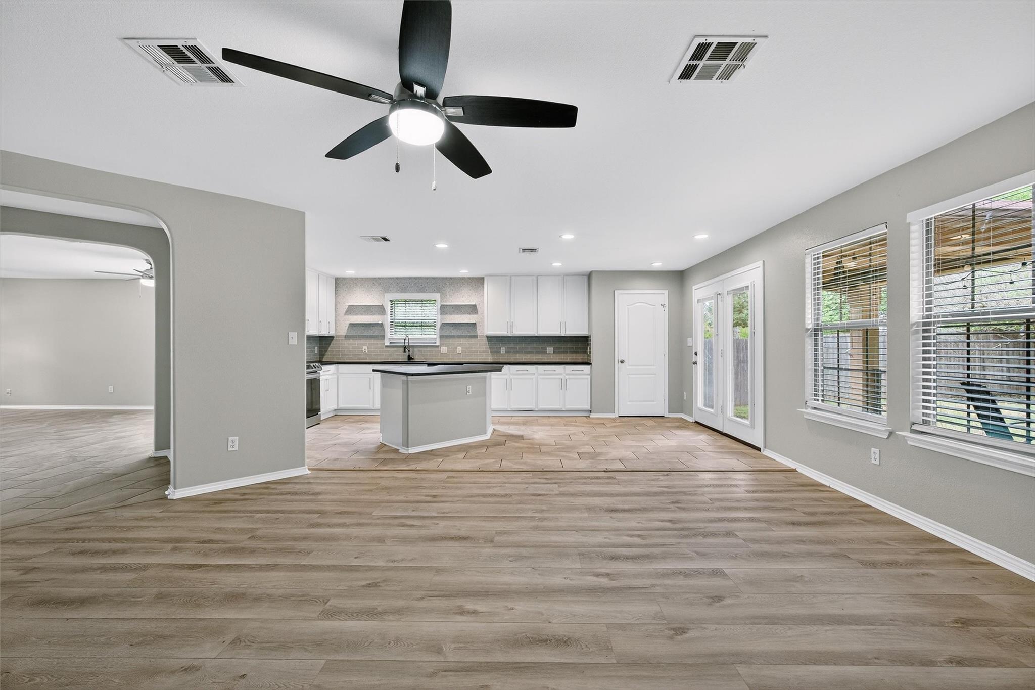 242 Wildwood Dr, Georgetown, TX 78633