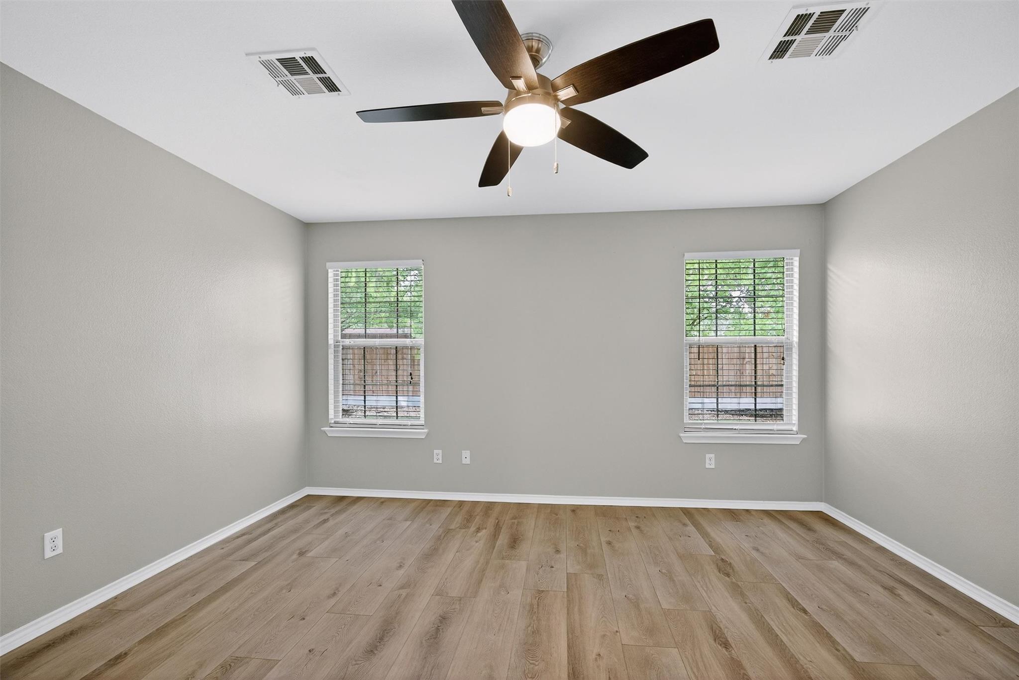 242 Wildwood Dr, Georgetown, TX 78633